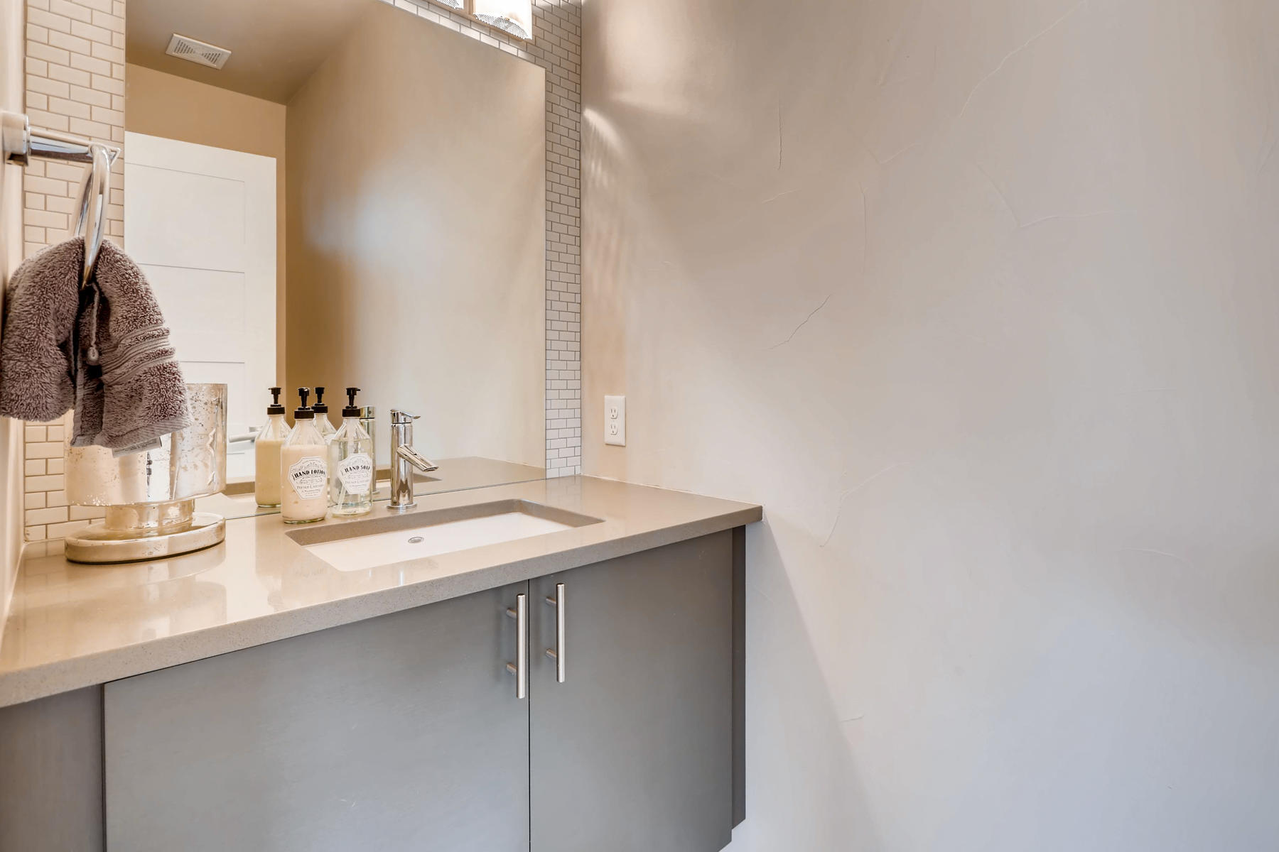 3517 S Ogden St Englewood CO-012-16-Powder Room-MLS_Size.jpg