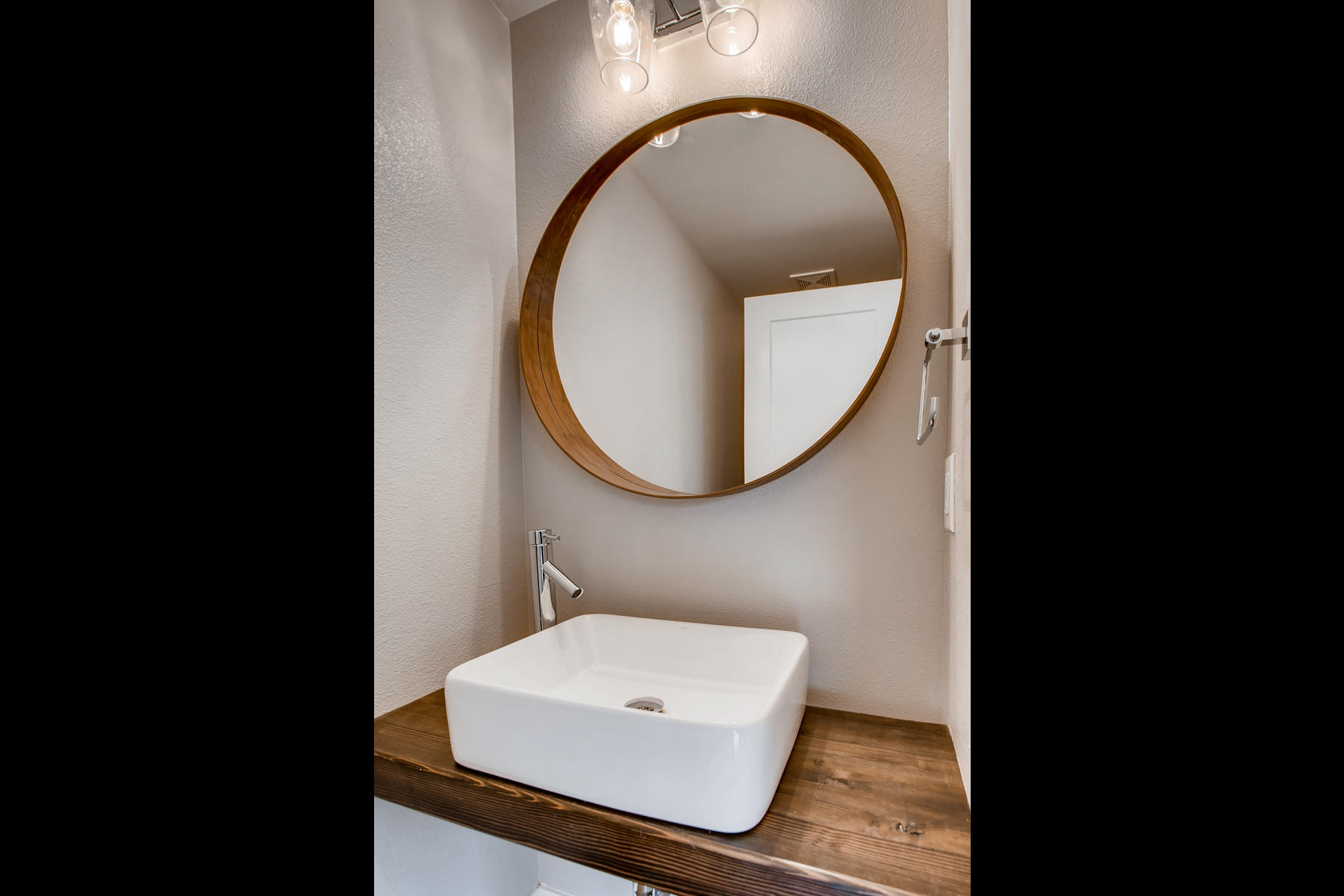 3101 S Cherokee St Englewood-010-8-Powder Room-MLS_Size.jpg