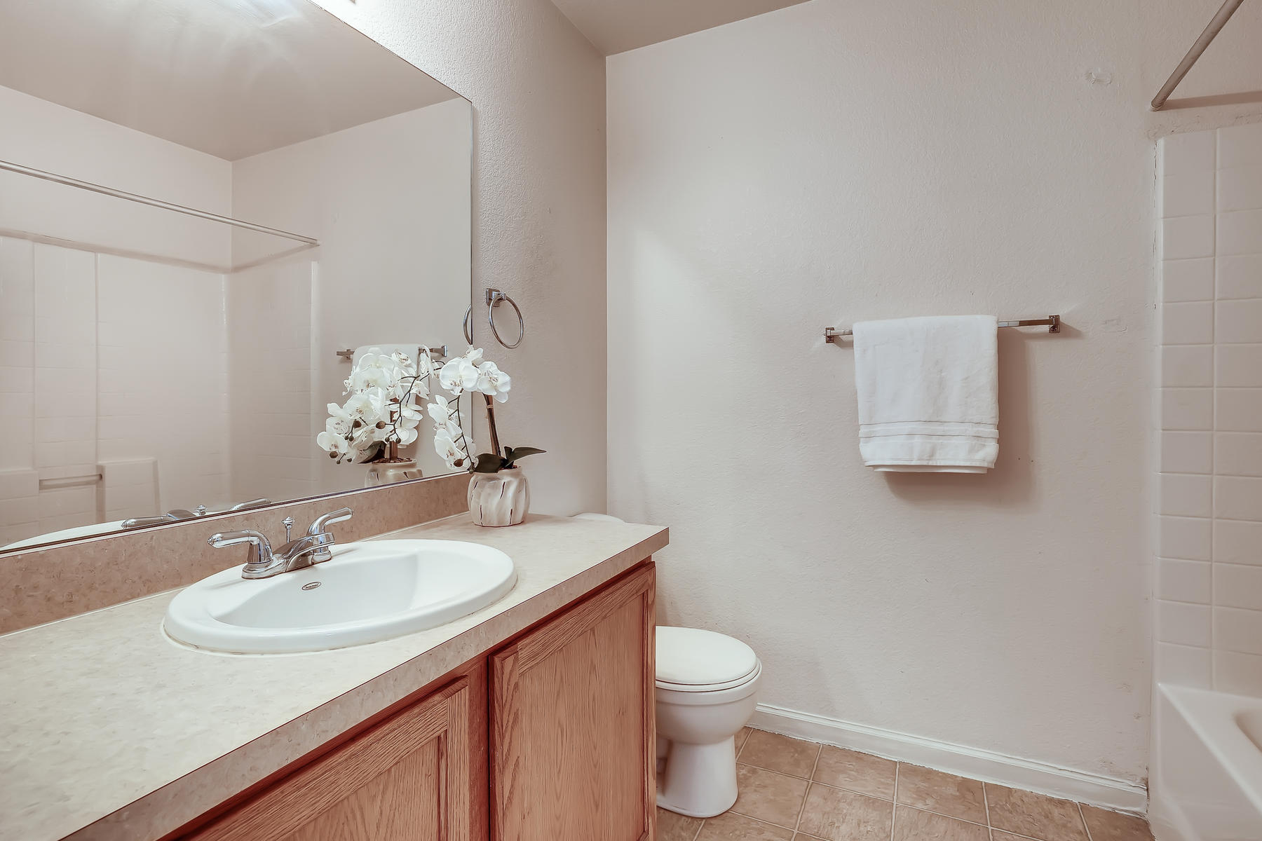 5405 S Elm Court Denver CO-021-016-2nd Floor Bathroom-MLS_Size.jpg