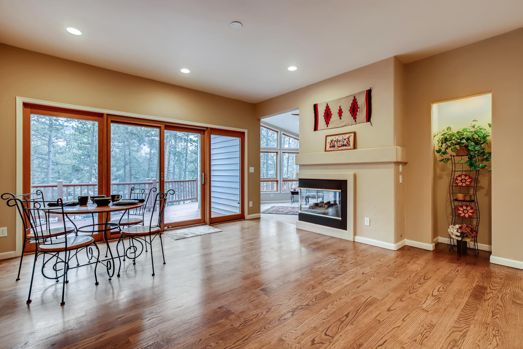 4801 Delaware Dr Larkspur CO-014-014-Breakfast Area-MLS_Size.jpg