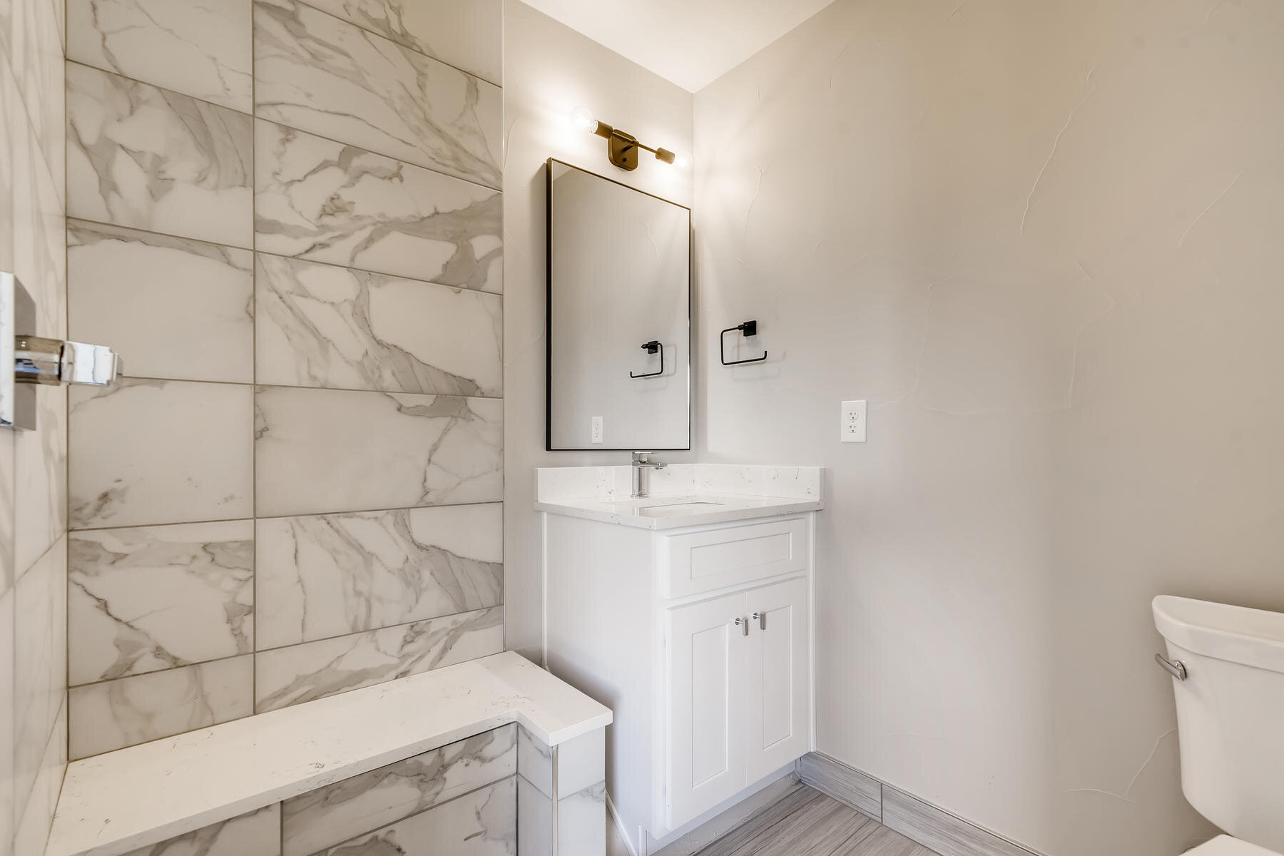 3675 S Fox Street Englewood CO-023-031-3rd Floor Bathroom-MLS_Size.jpg