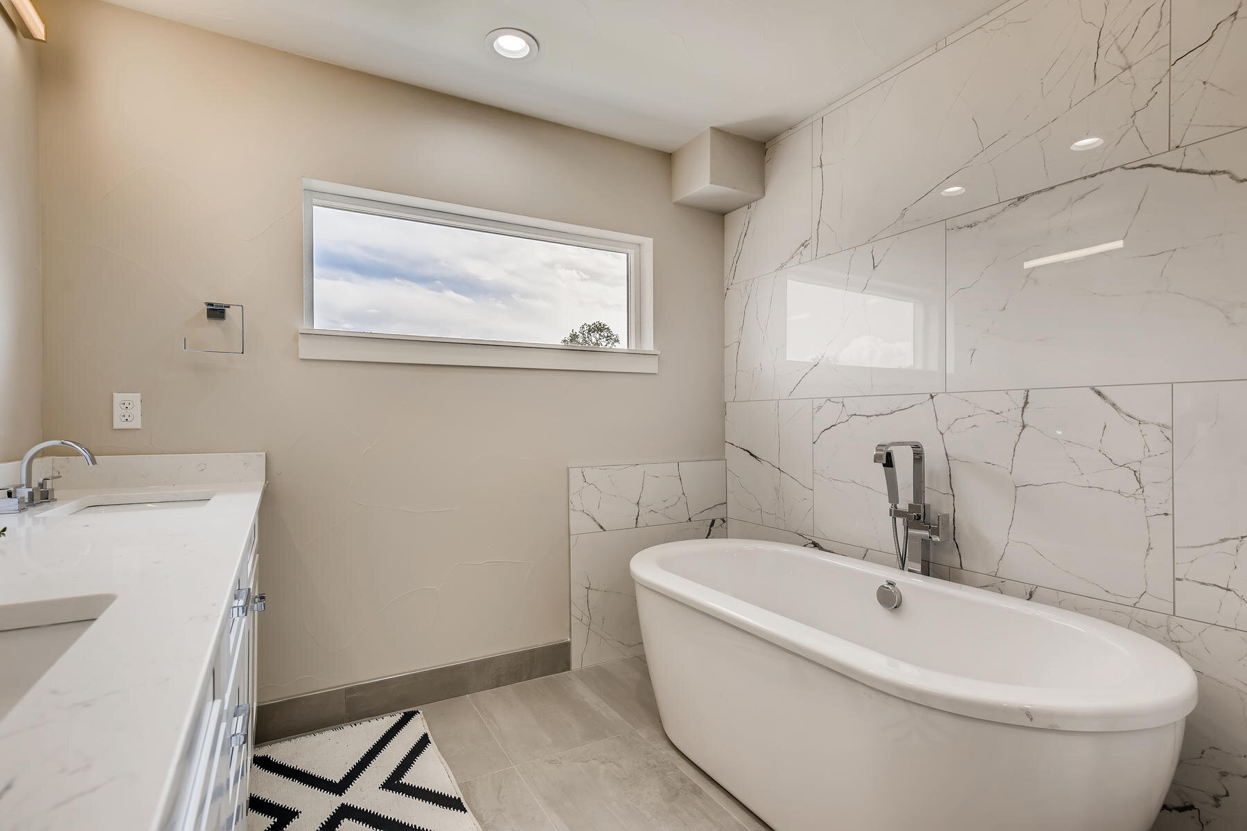 3675 S Fox Street Englewood CO-018-020-2nd Floor Master Bathroom-MLS_Size.jpg