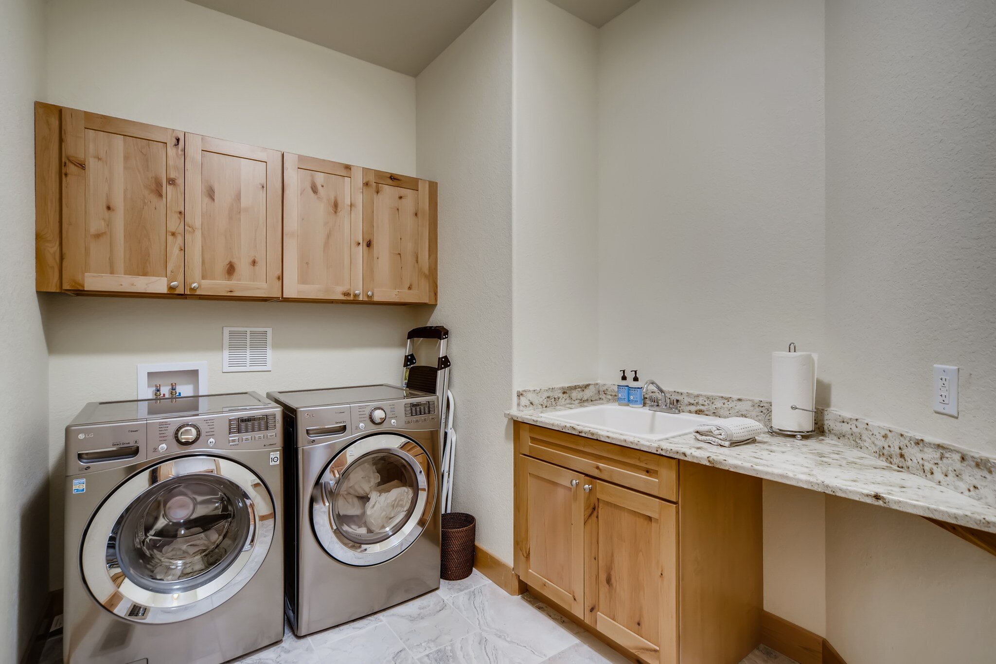 48 Laundry Room.jpg