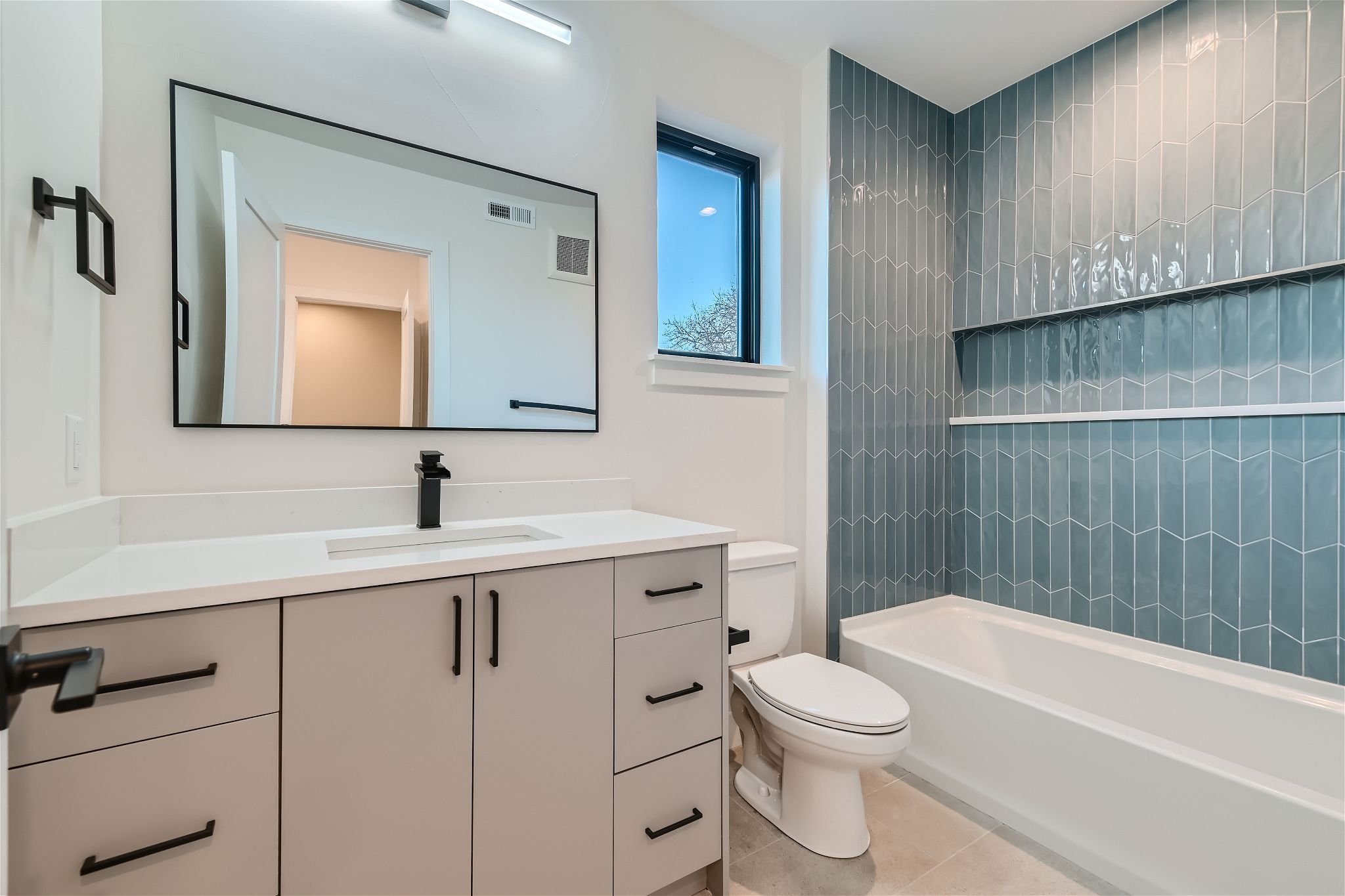 602 S Emerson Street - MLS Sized - 026 - 30 2nd Floor Bathroom.jpg