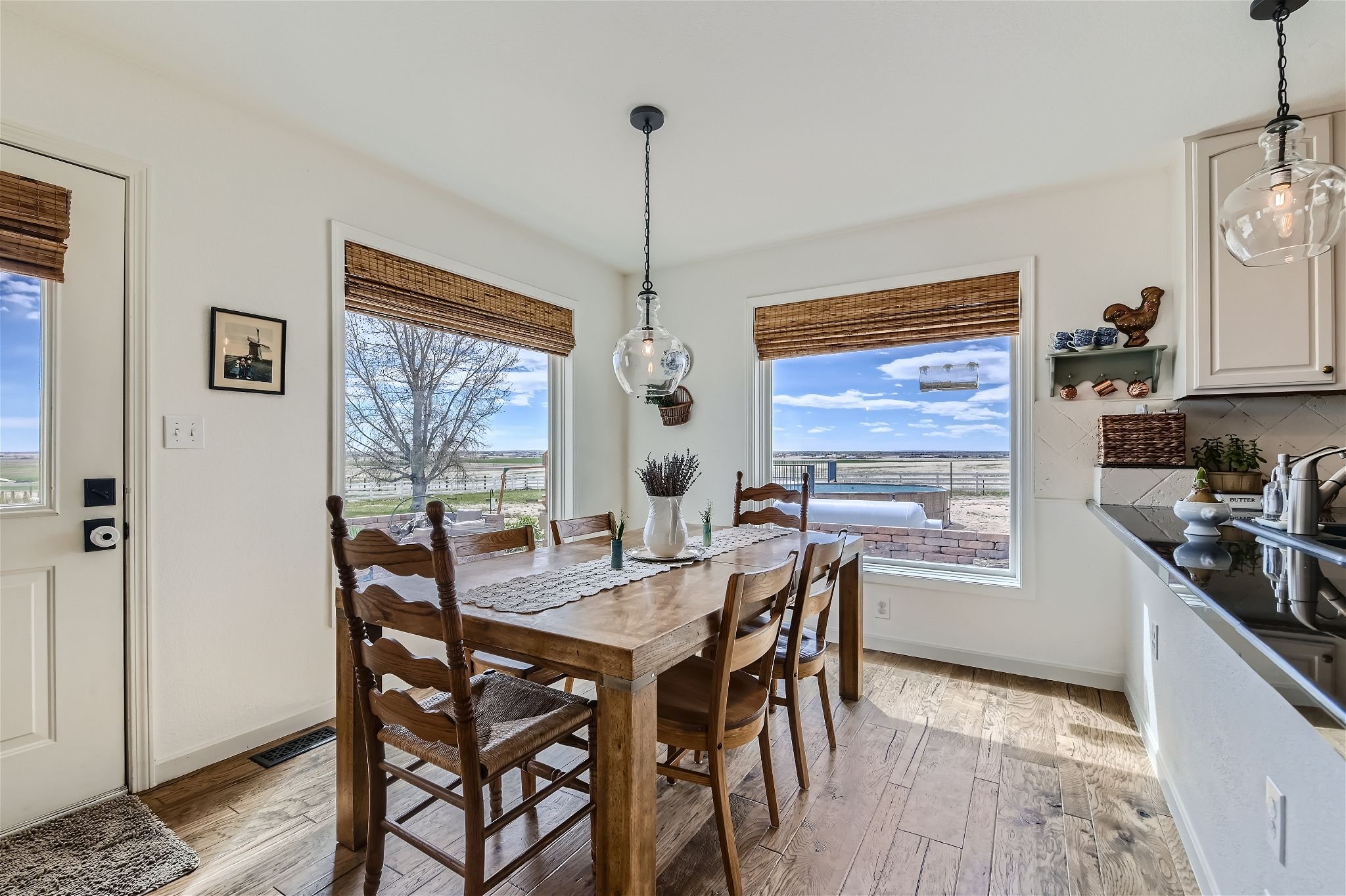 15998 Hayesmount Road - MLS Sized - 013 - 18 Breakfast Area.jpg