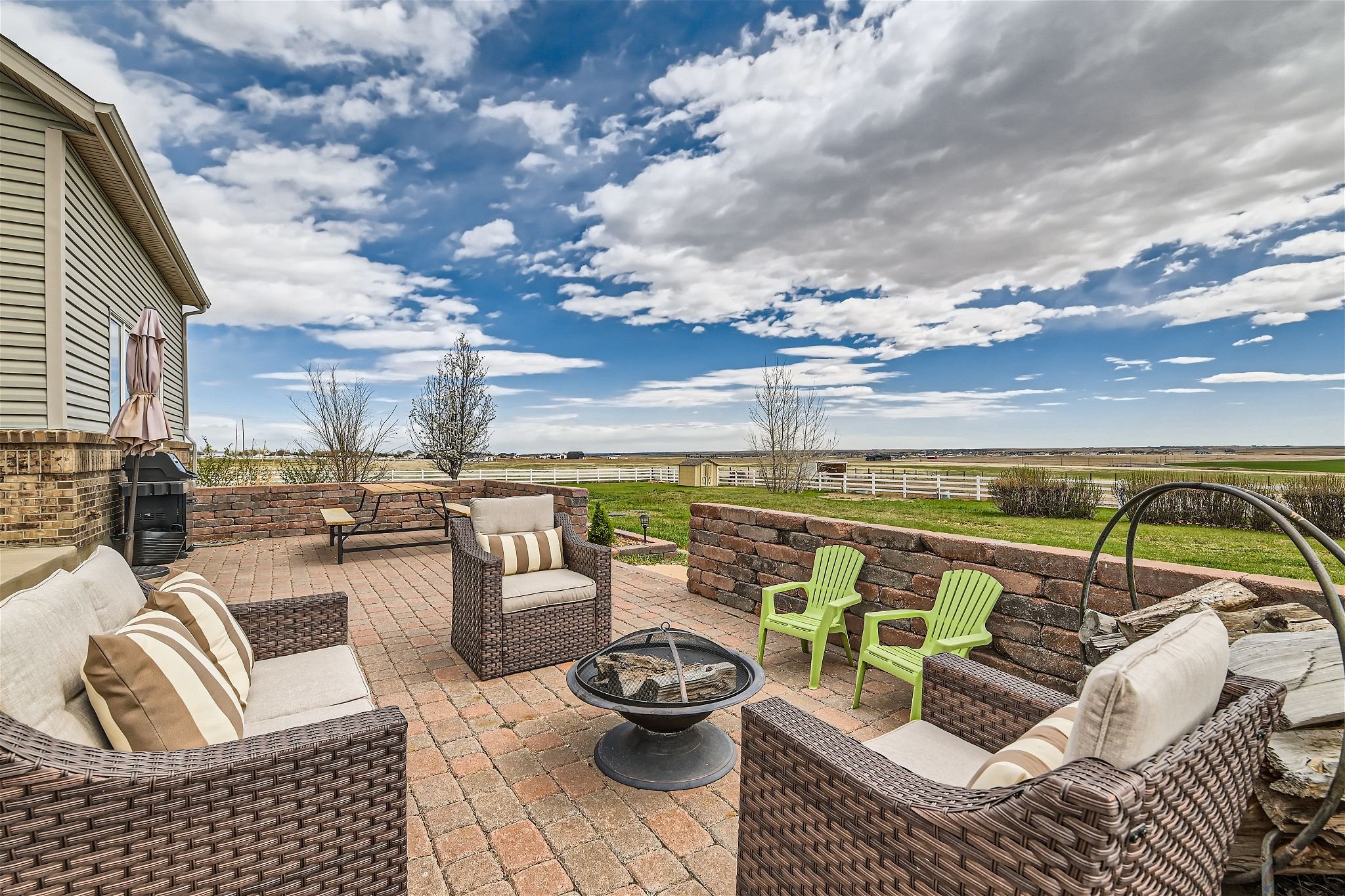 15998 Hayesmount Road - MLS Sized - 031 - 39 Patio.jpg