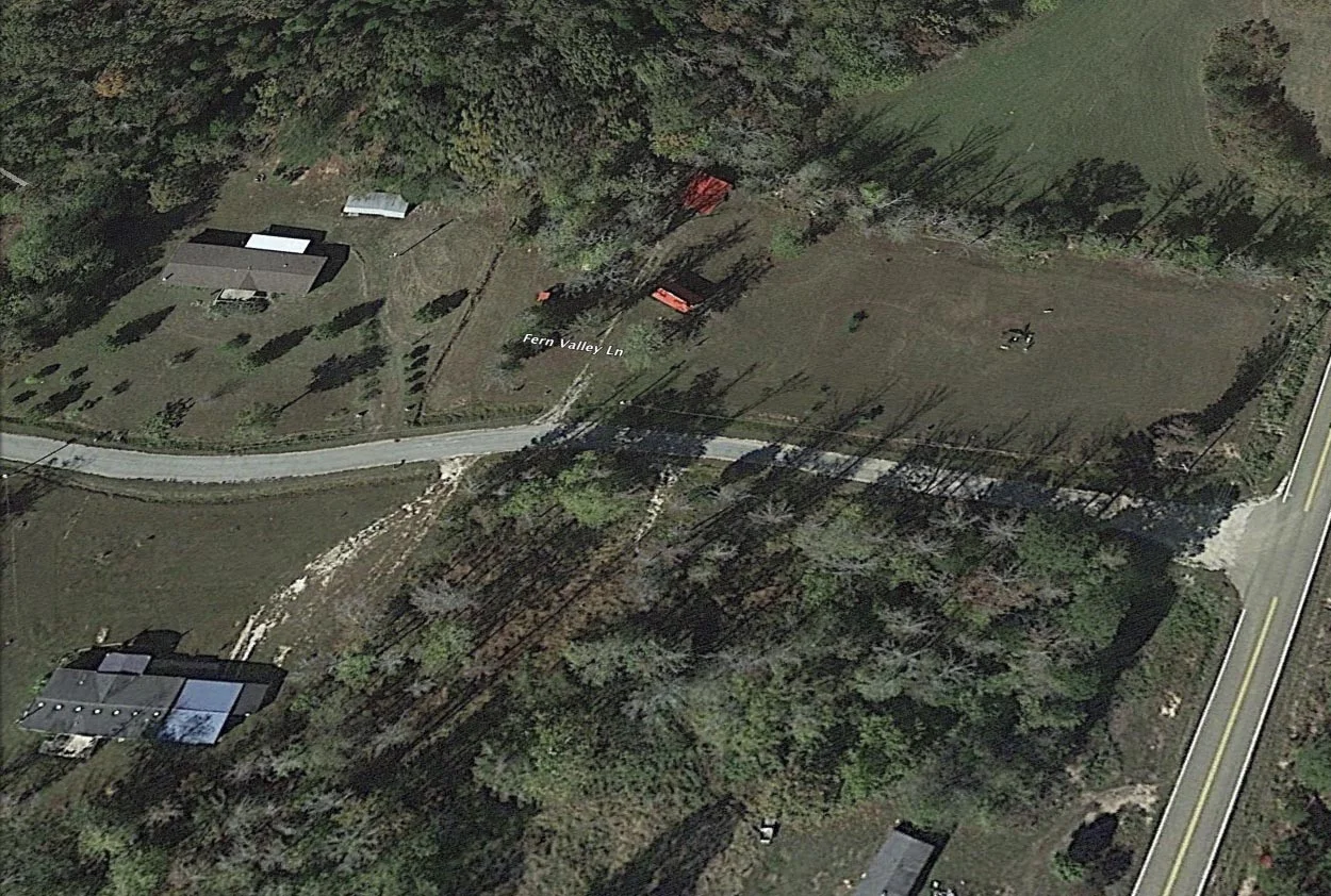 Google Maps aerial view of the Davis Park chapel and its cemetery on the junction of Fern Valley Road and Birdsong Road. The small cluster of gravestones can be seen in the field to the right of the chapel.