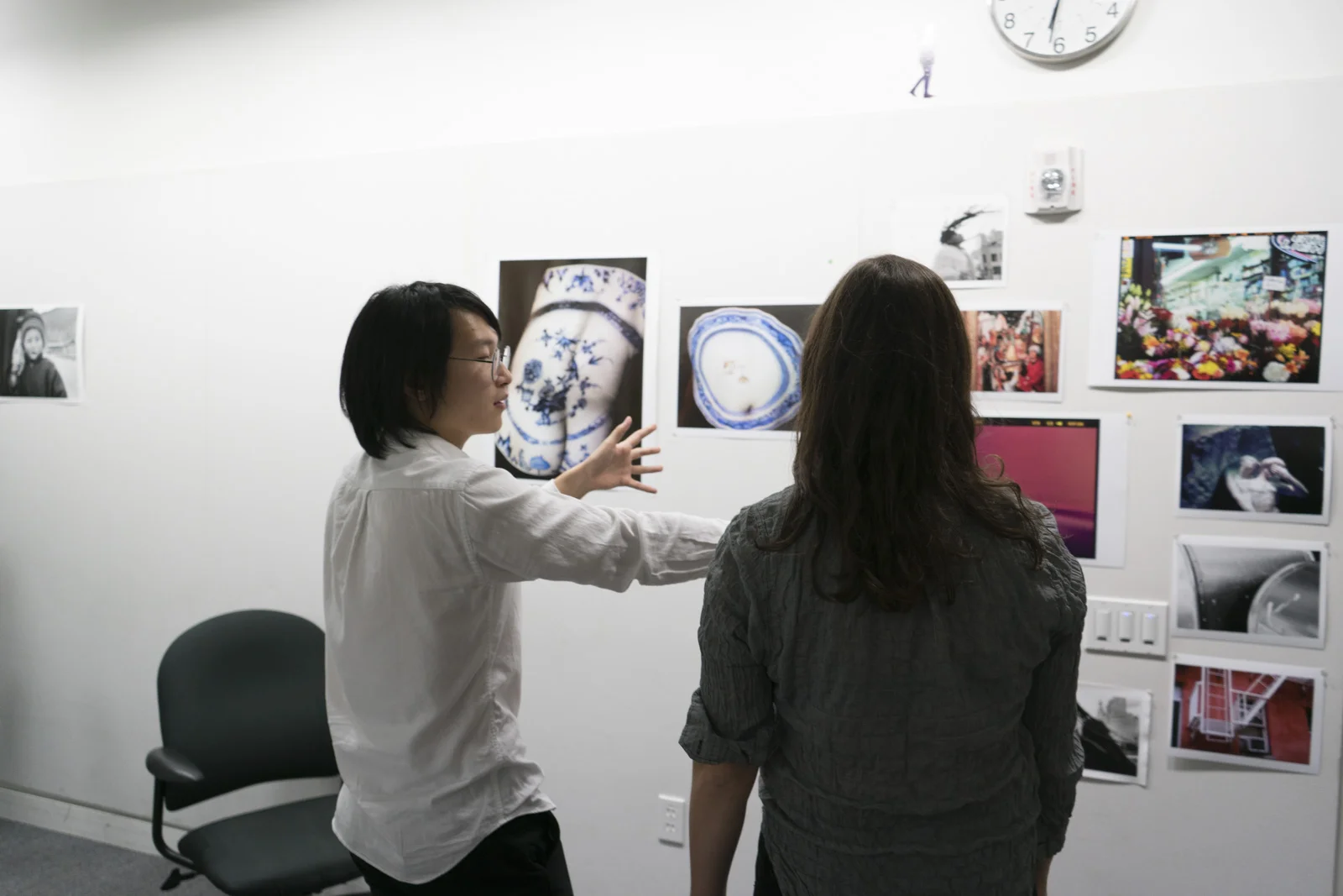 Hanwen Zhang and Nina Cochran discussing last minute placement.