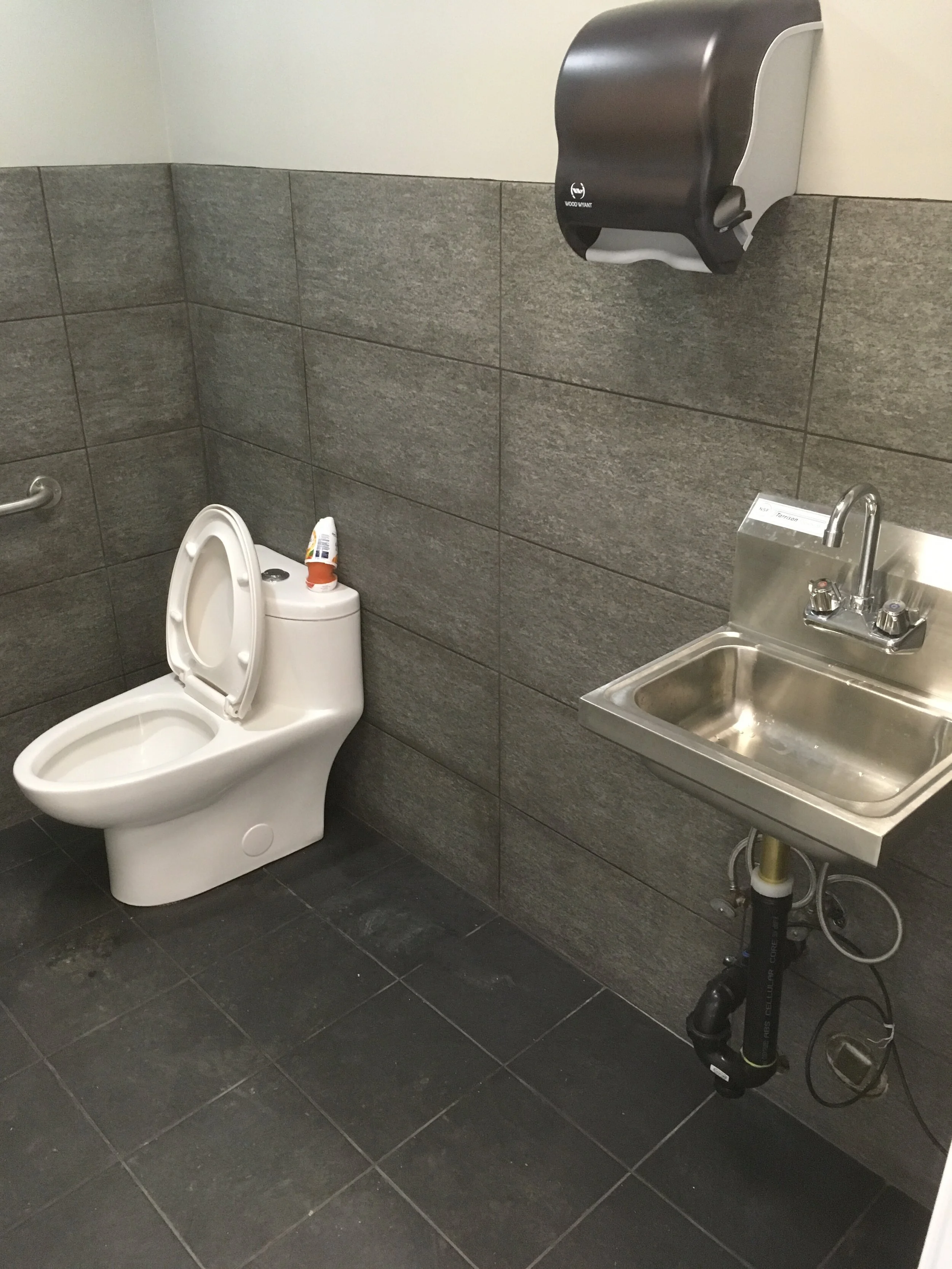 james bathroom.JPG