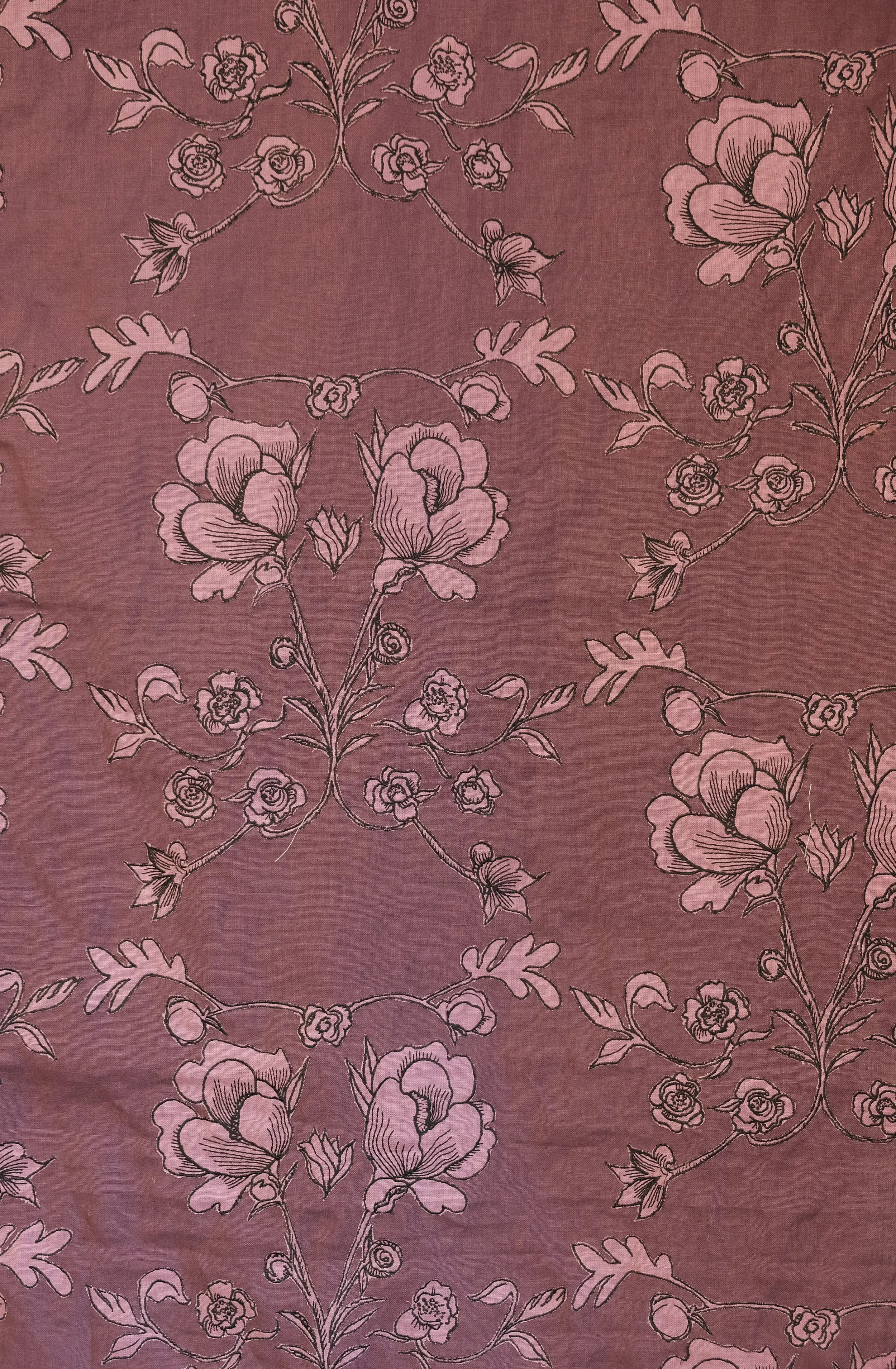 Pablo f602 - embroidered applique on linen 