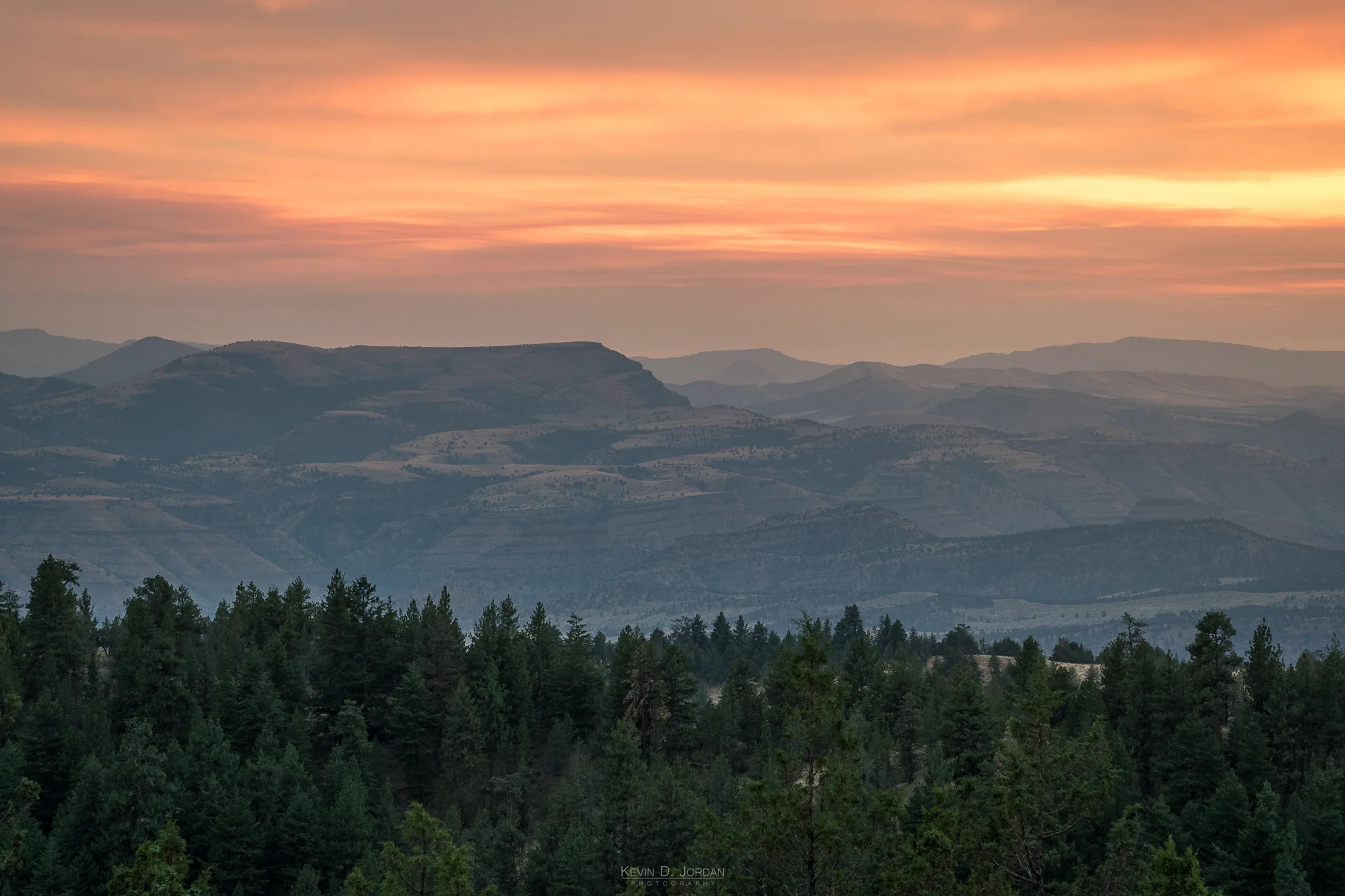 Sunset over the hills of Umatilla National Forest in eastern Oregon. (© Kevin D. Jordan Photography)