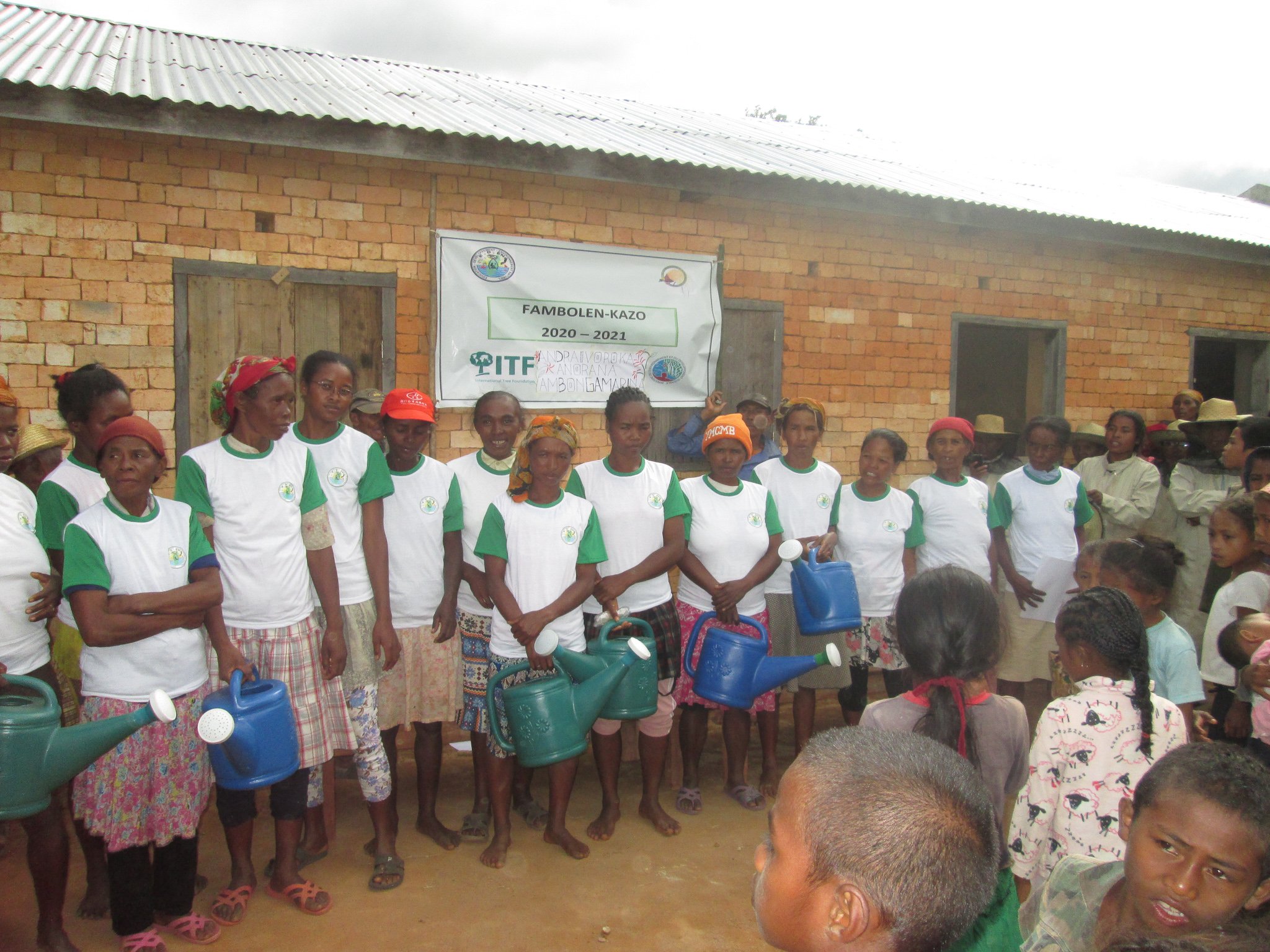 Photo_Tsoa_-_Womens_cooperative_during_agroforestry_project_in_Ambongamarina.jpg