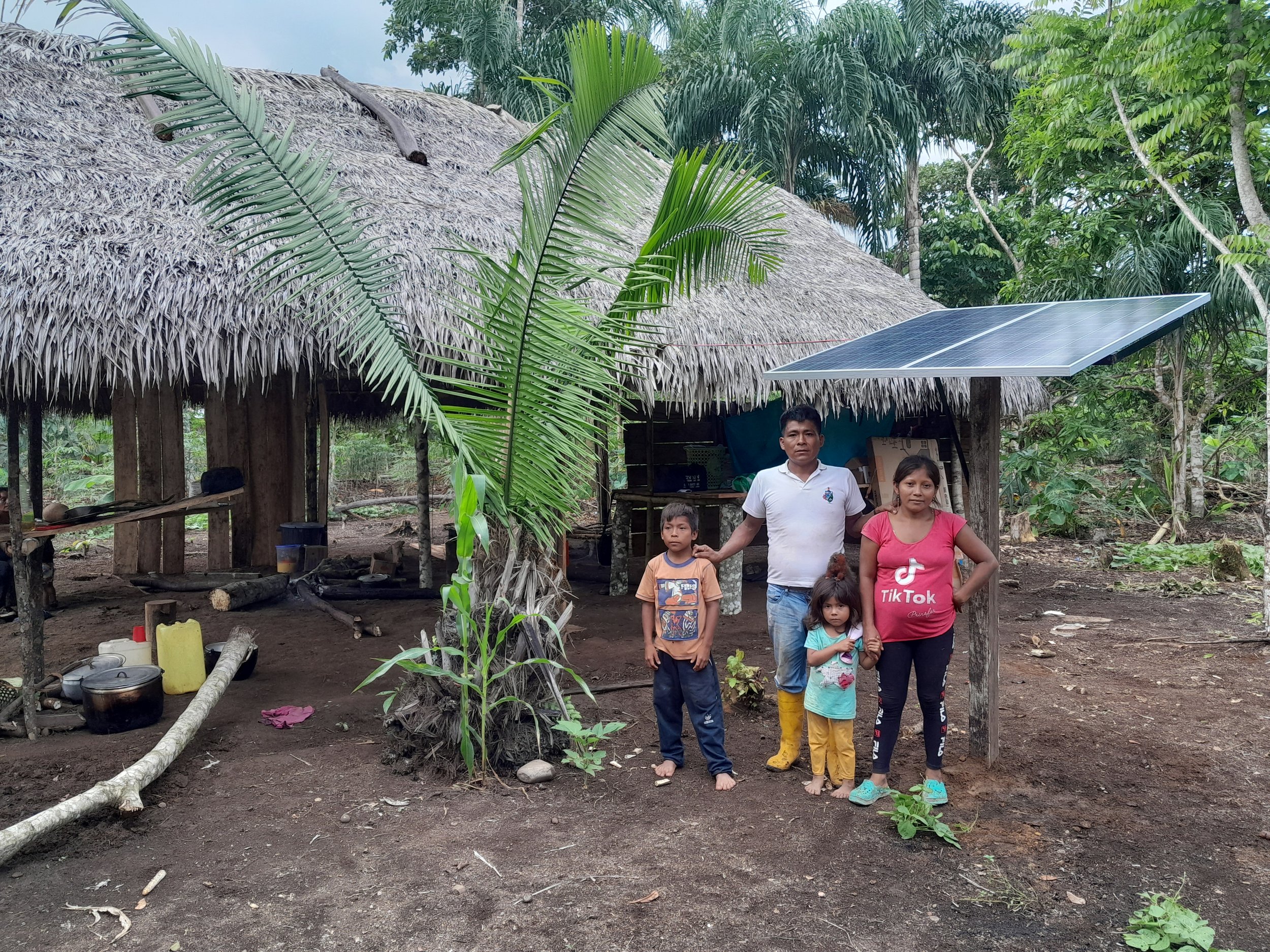 Familia_Beneficiaria_de_Energía_Solar.jpg