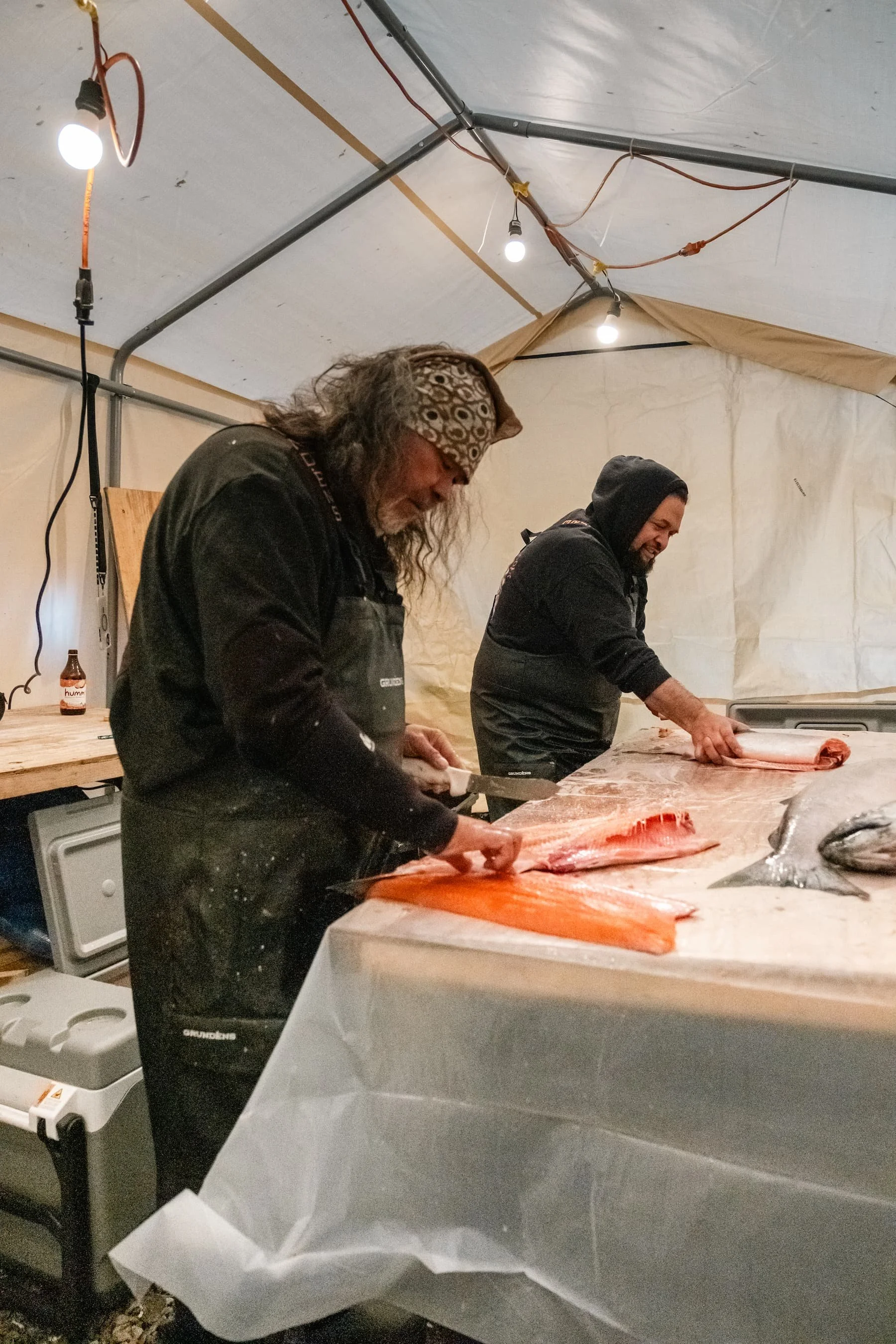 NativeCons_Dune_and_Keo_Fileting_Fish–Photo_Credit-Della_Stroh (2).jpg