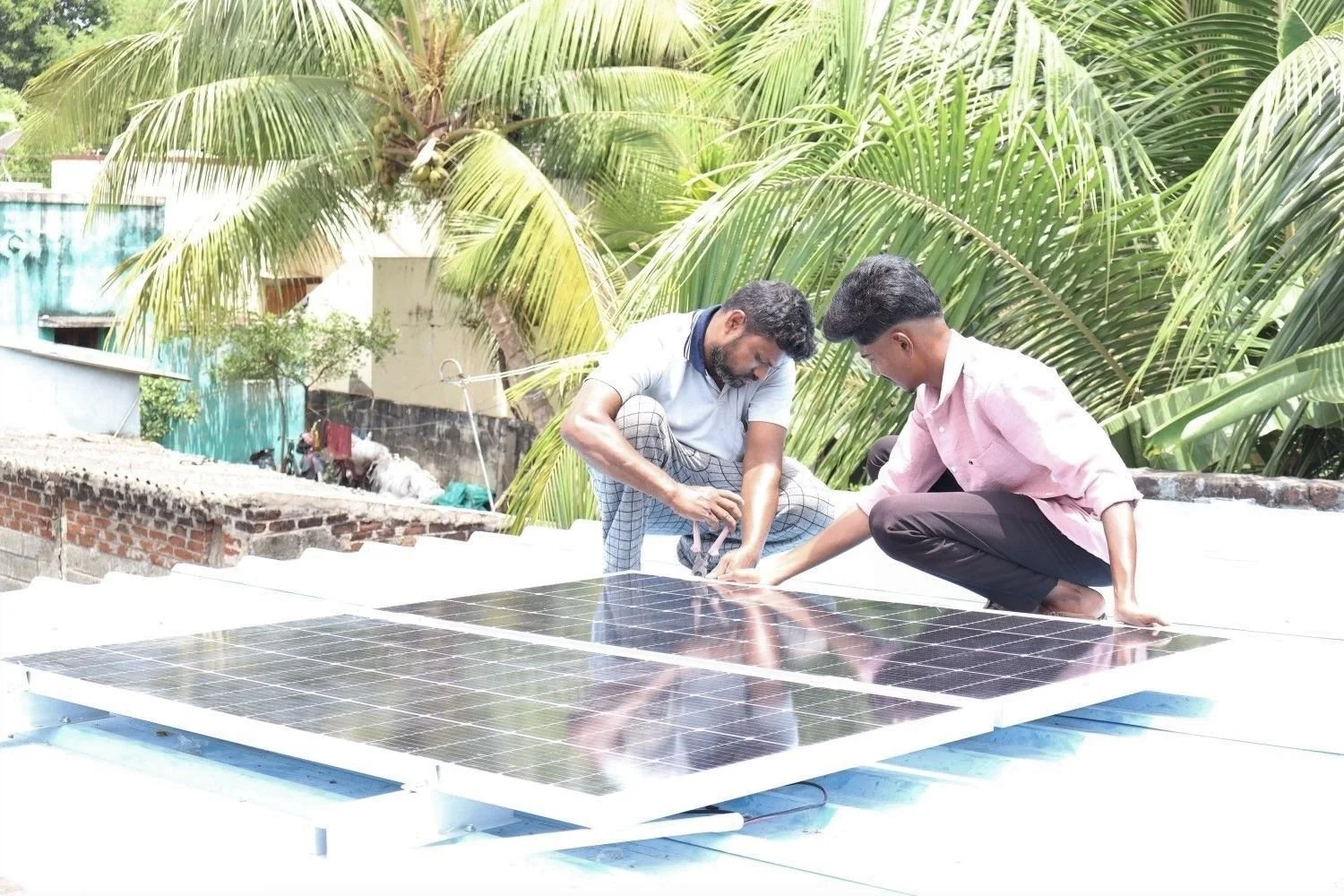 VOC_Technician_team_Solar_installation.jpg