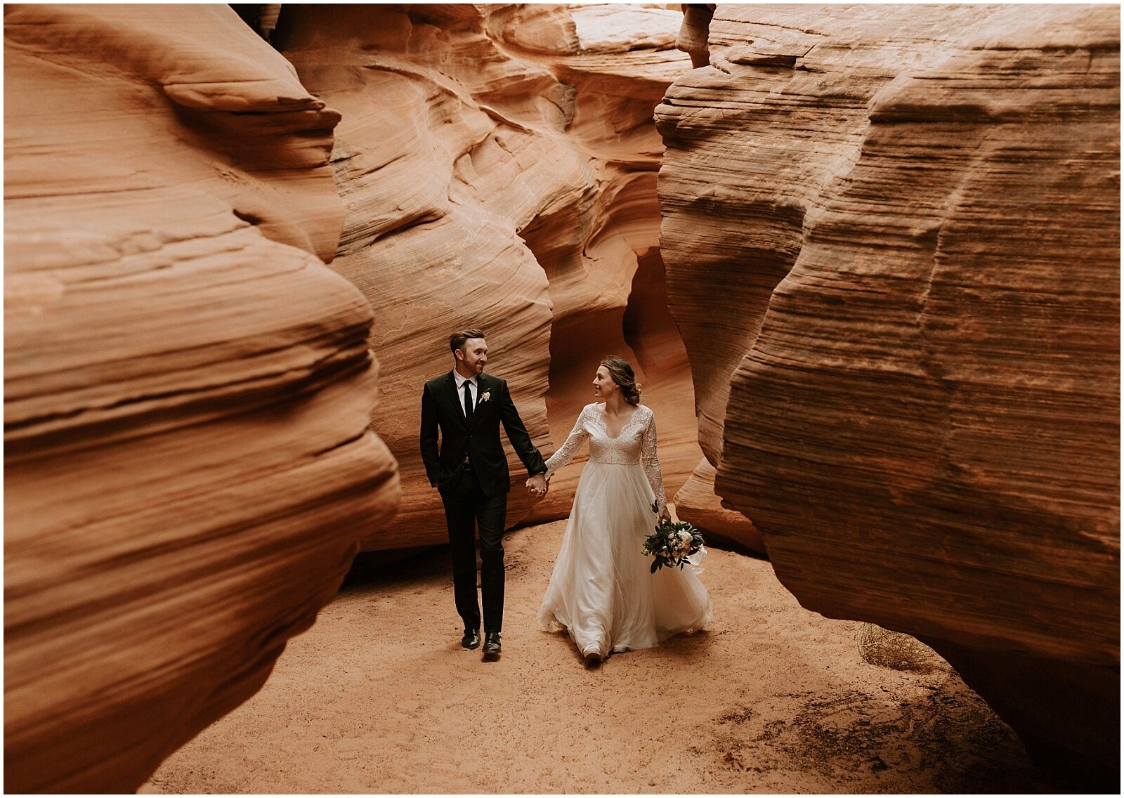 bride and groom eloping in horseshoe bend