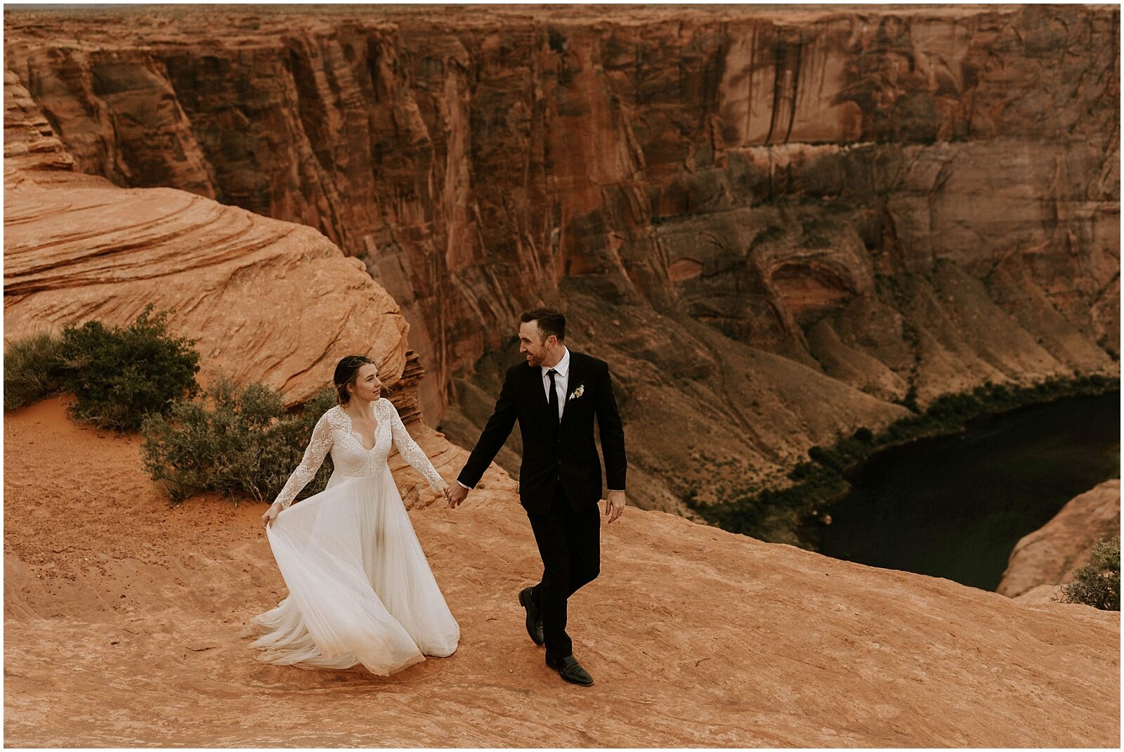 bride and groom horseshoe bend elopement