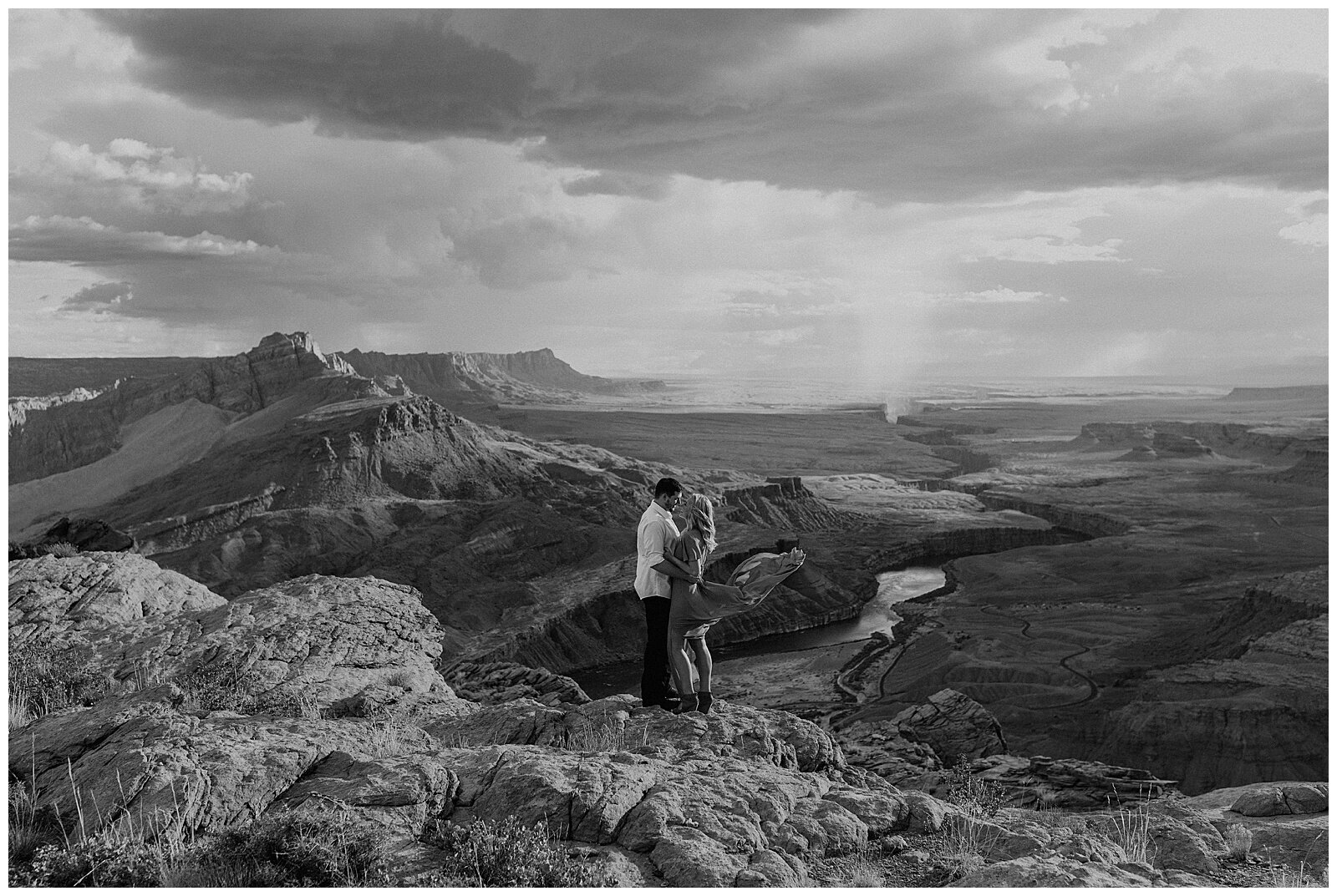 Horseshoe Bend Engagement Session - Erika Greene Photography - Arizona Elopement Photographer_0009.jpg