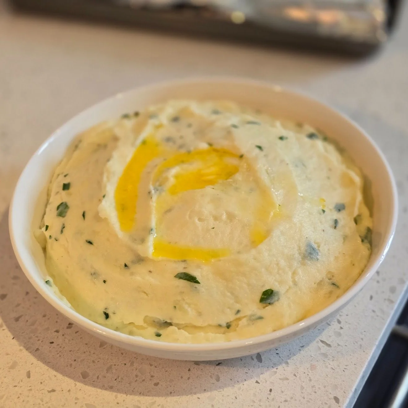 Classic Holiday Mashed Potatoes with a couple fun twists! Shredded gruyere cheddar cheese (yes, it's a thing), horseradish, and fresh parsley are added to these yummy potatoes. #mashedpotatoes #holidayrecipes #potatoerecipes #delecticious

Recipe: ht