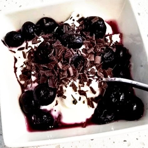 Mighty Yogurt Blueberry with Shaved Dark Chocolate