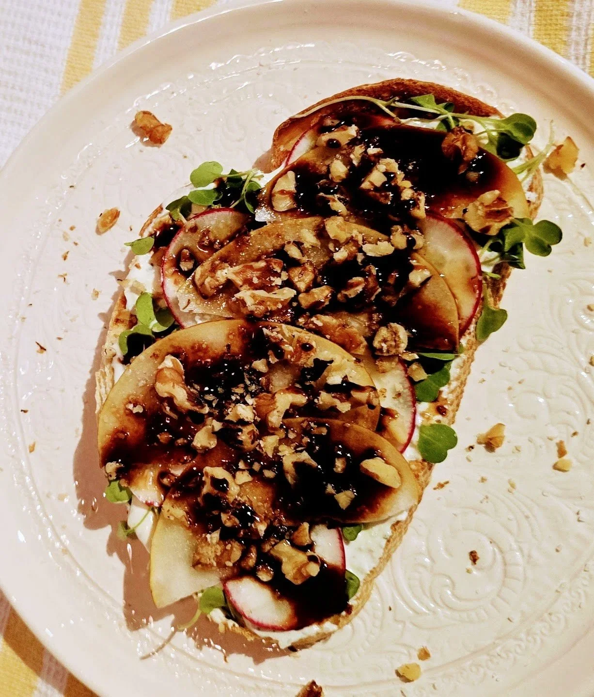 Blue Cheese &amp; Pear Toast with Walnuts &amp; Balsamic Glaze