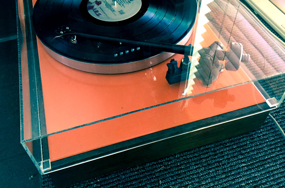 Hi-Fi Heaven Orange Gloss Orange AR-XA with fixed Rega RB-202 tone-arm, Ortofon MC-1 Turbo HOMC cartridge, Original AR walnut base, original AR motor, modified T-bar, original power cable and RCA cables. Custom GHA dustcover. Sold.
