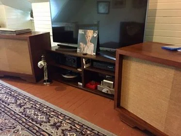 Jonathan J System : JBL Harkness C40 speakers, ProJect RPM 5.1 w/speedbox, Belarri VP129 phono stage, Onix SP3, NAD C542 CD, Denon AVR X4200W, Onix SP3s.