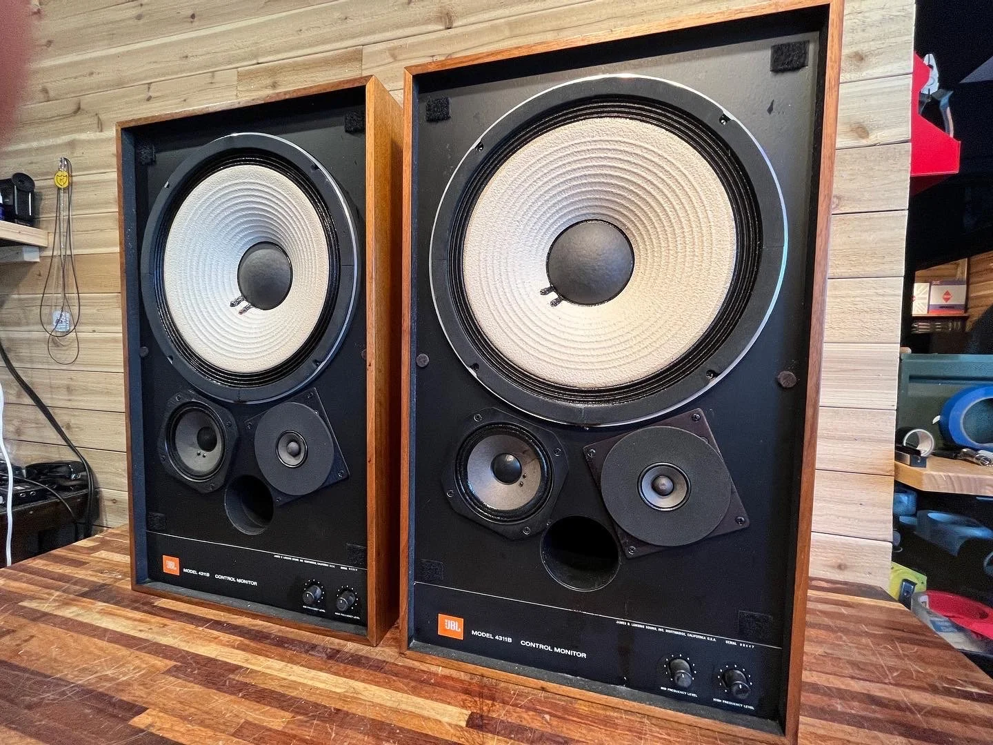 عوض jbl 4311b 
