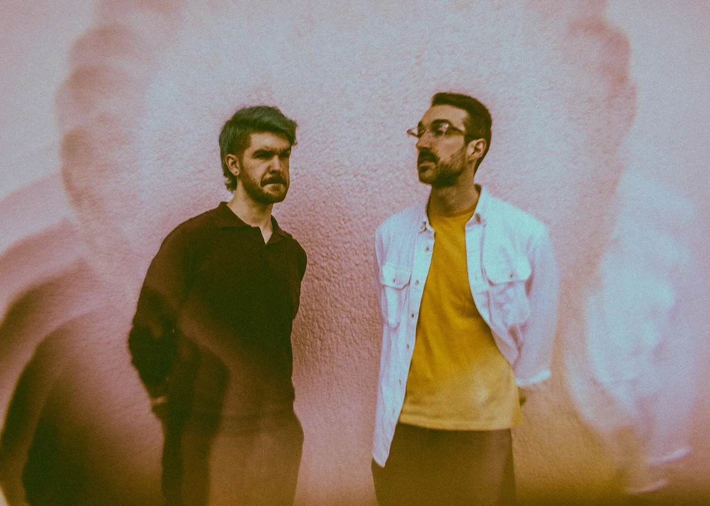 Trying to think of reasons you wouldn&rsquo;t come to our show at @resonant_head on Friday with @vertigowaves and @nickloux 

Couldn&rsquo;t think of any.

Tickets in the bio.
📸 @giantclick