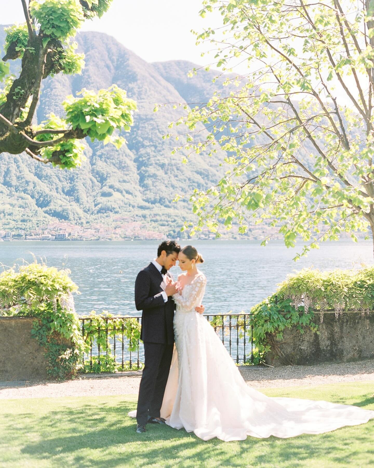 Lake Como dreaming today ✨

Production, design+ florals: @jannabrowndesignco
Roses: @davidaustinweddingroses
Bridal Boutique: @alexiasbridal
Gown: @leahdagloria
Beauty: @annakalytyak
Venue: @villa_balbiano
#bridalmusings #fineartcuration #smpweddings