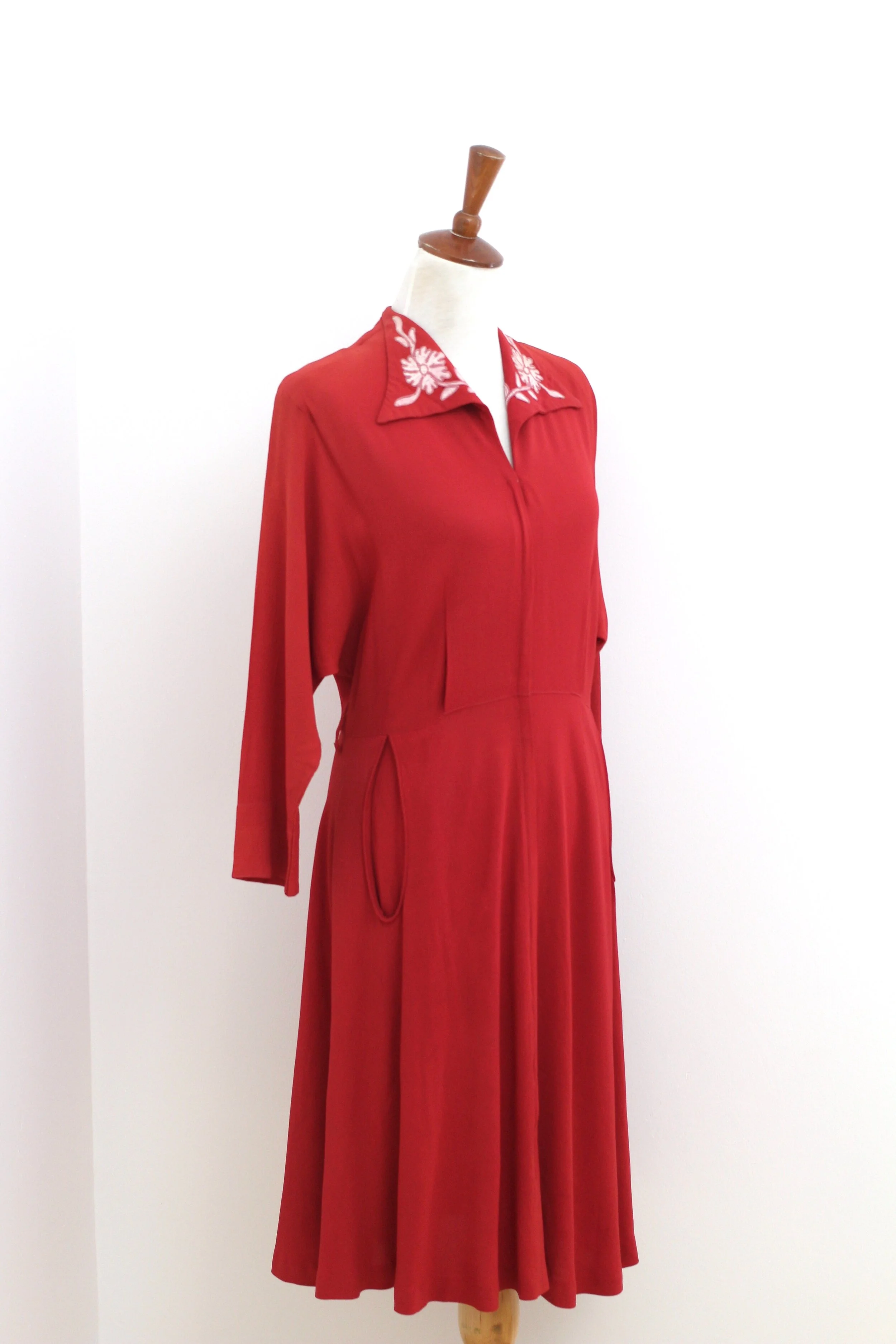 The Deco Doll vintage dress 1940s .jpeg