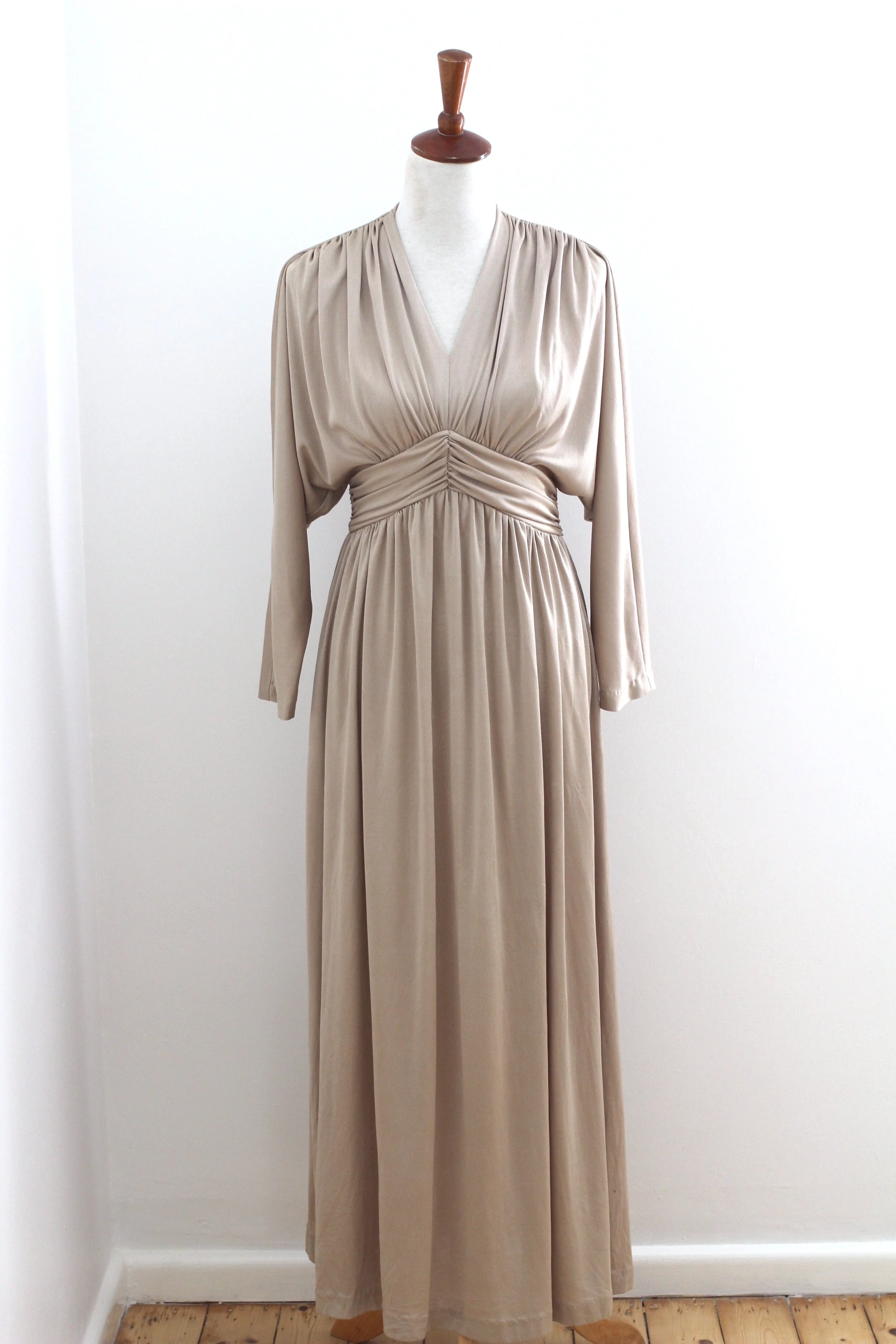 Vintage 1970s ' MISS ELLIETTE ' California Gold Goddess Long Sleeve Fall Disco Maxi Dress 70s Glamour Maxi The Deco Doll Vintage .jpeg