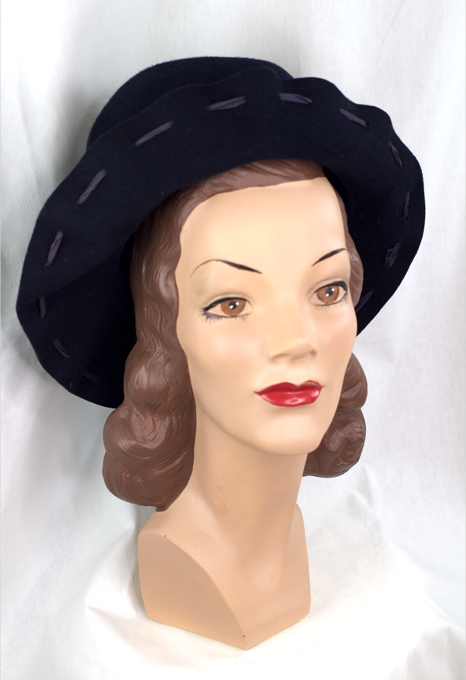 Vintage 1940s 'NEUMANN ENDLEN 'Wool  Felt Navy Blue Hat