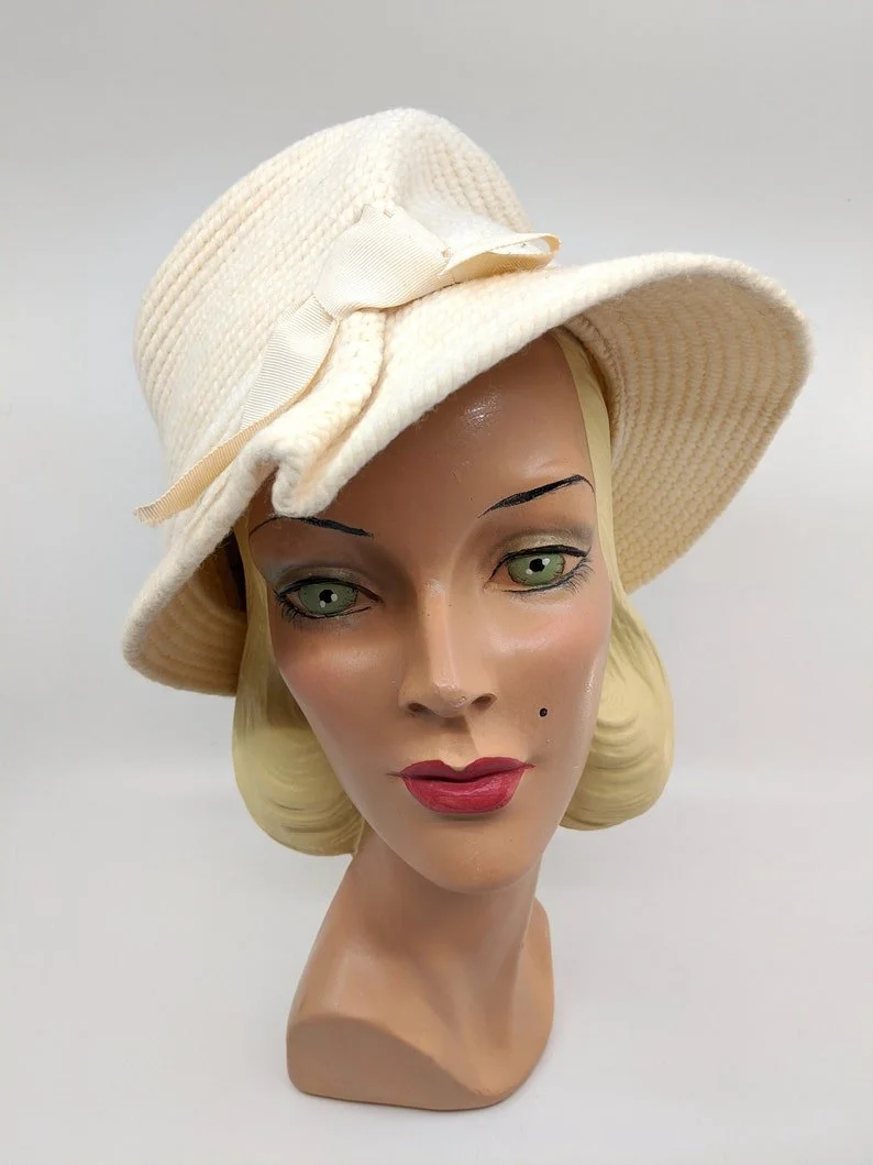 Vintage 1960s ' EVERITT ' Wool knit Winter white Bucket hat Vintage Cloche
