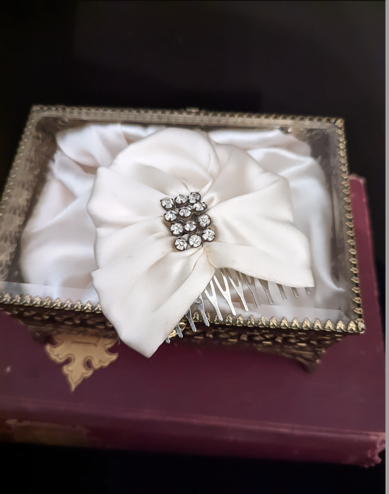 THE FAN Ivory Silk 1920s Style Art Deco Hair Comb