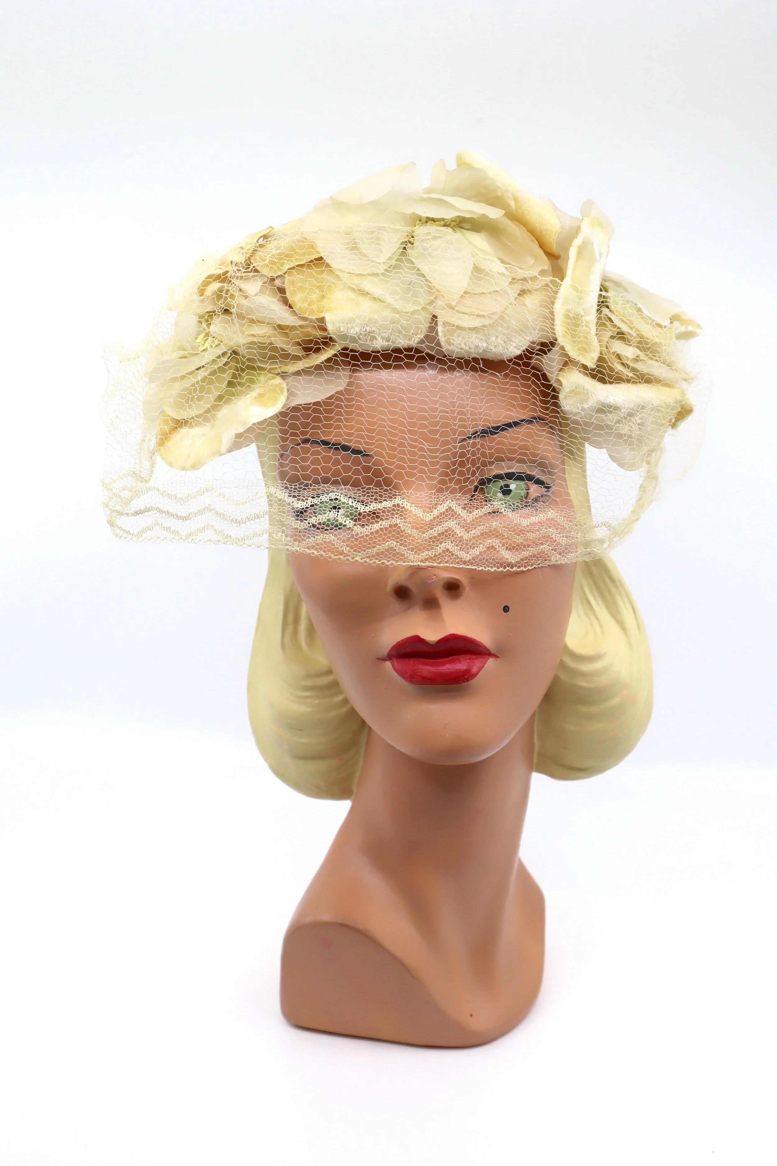 Vintage 1950s Cream Bridal Wedding hat with Silk & Velvet Flowers and fine Vintage lace veiling