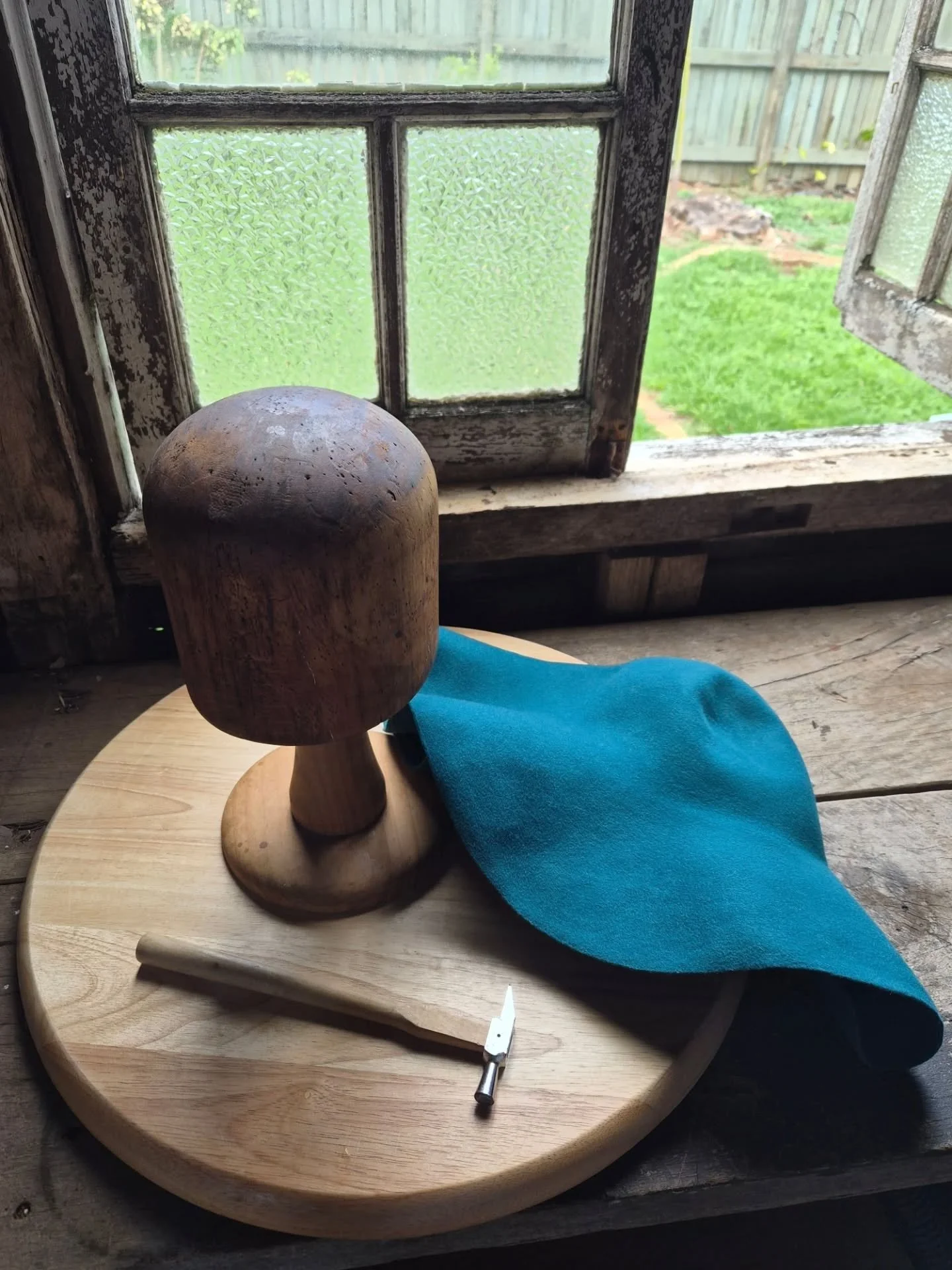 Back in the studio, bringing creativity to life! 🔨👒

 Amazing new winter hat styles are in the works and coming to our online shop very soon...

we've just stocked up on some amazing felts in gorgeous autumn-winter colorways...

#hatmaker #hatshop 