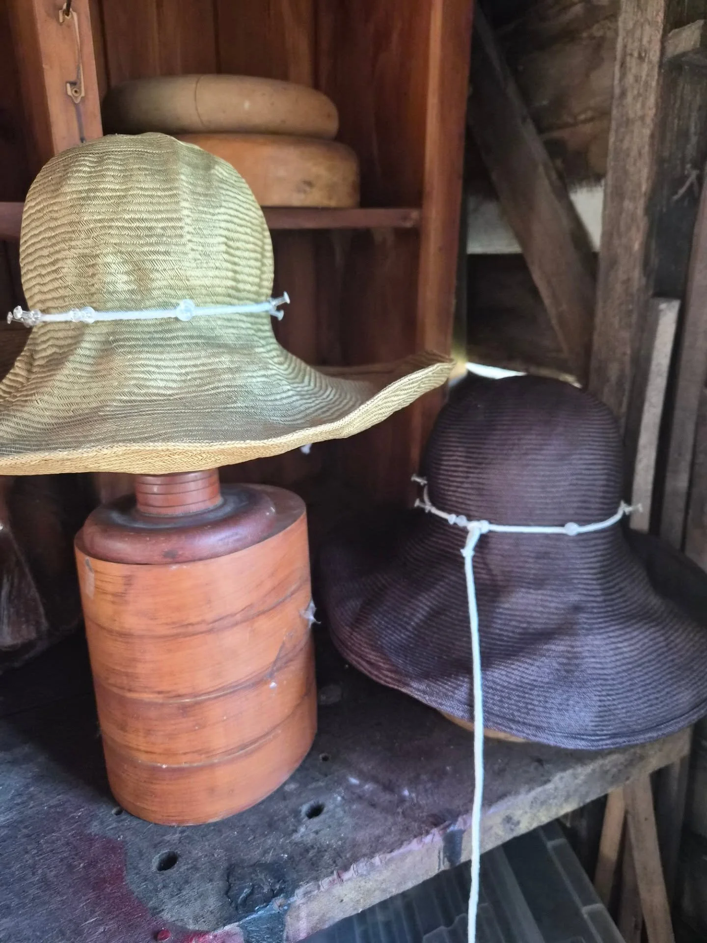 Making some rustic travel hats for my new adventure thats coming very soon..☀️🛩👒

#hatmaker #travelhats #sunhats #millinery 
#reelsaustralia