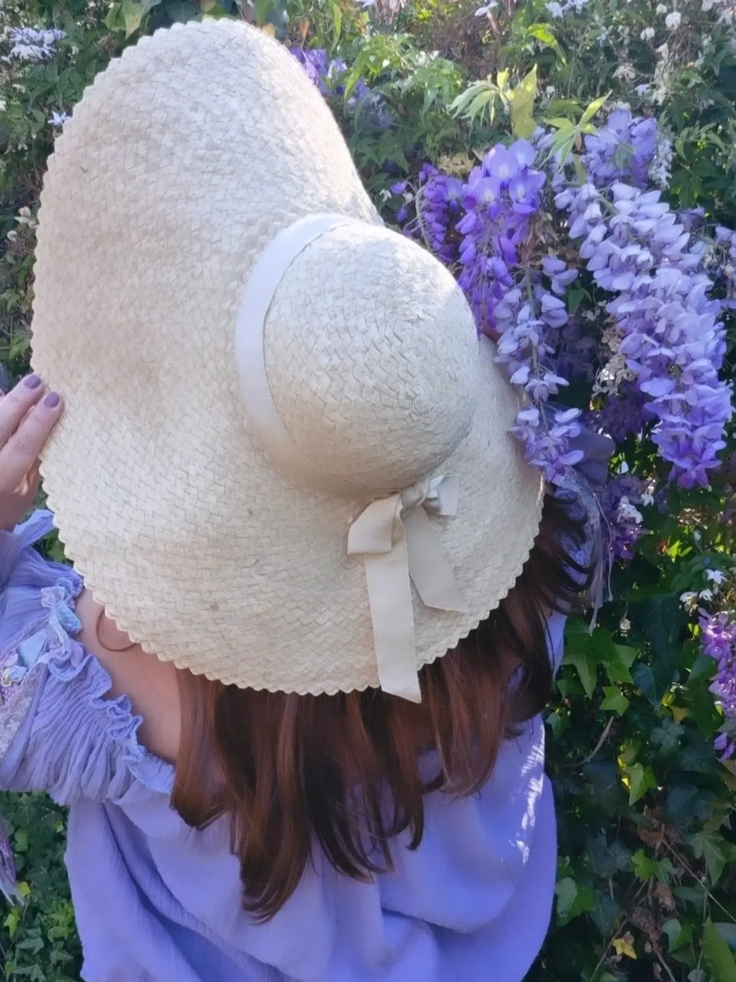 Feeling like a vintage lady head vase come to life&hellip; 💜🌸👒

#hatshop #handmadehats #millineryaustralia #widebrimhat #strawhats