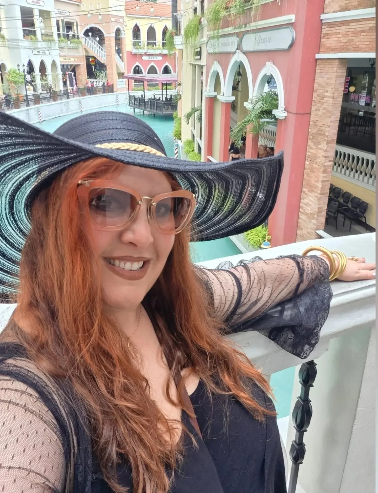 A little taste of Italy in the Philippines 🇮🇹🇵🇭✨
Exploring Venice Grand Canal Mall in Manila, wearing my handmade Resort Queen Crinoline Hat. 🖤
A little vintage glamour, wherever my travels take me! 🌴

#hatshop #hattravelling #travelhat
#venice