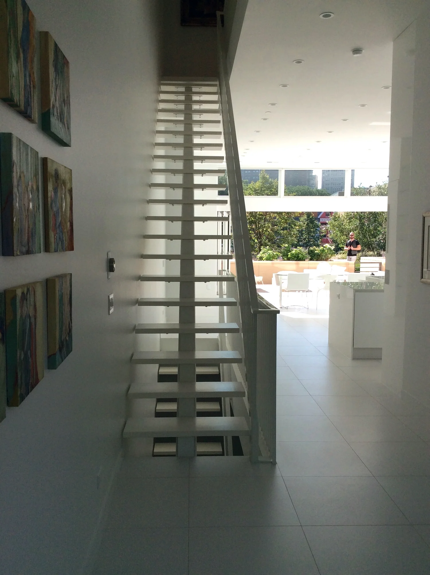 Center-supported stair treads