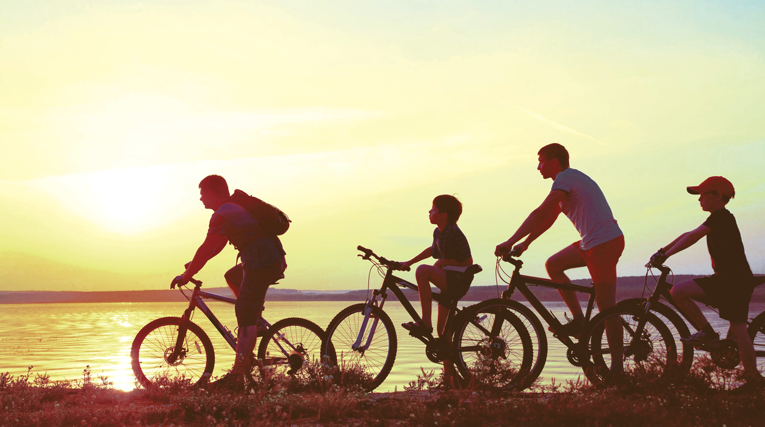 family-on-bikes-02.jpg