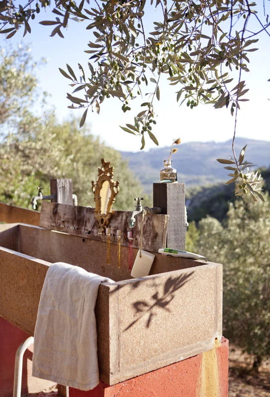 summer outdoor wash basin