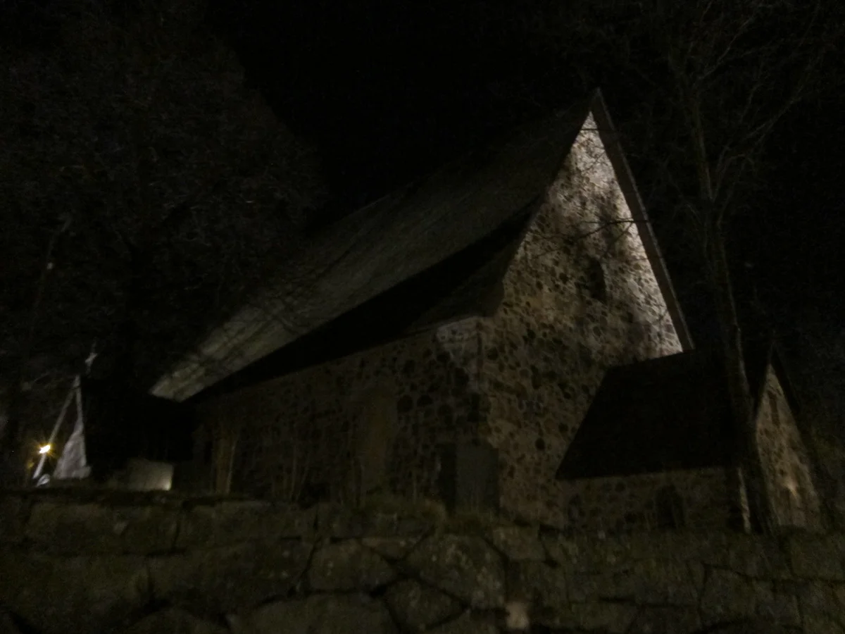 The graveyard on Christmas Eve