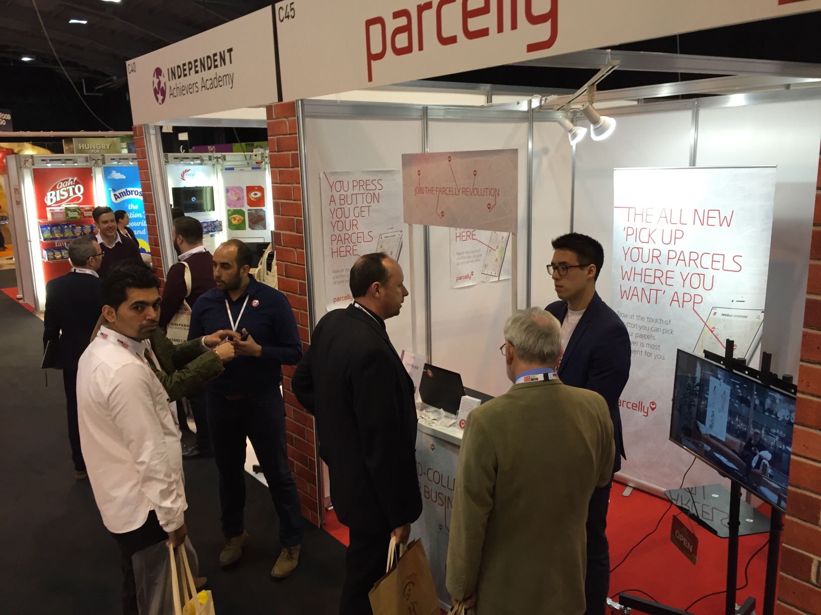 The show was a powerful and productive platform for Parcelly to gain new business partners and demonstrate our innovative click and collect solution to local retailers . 