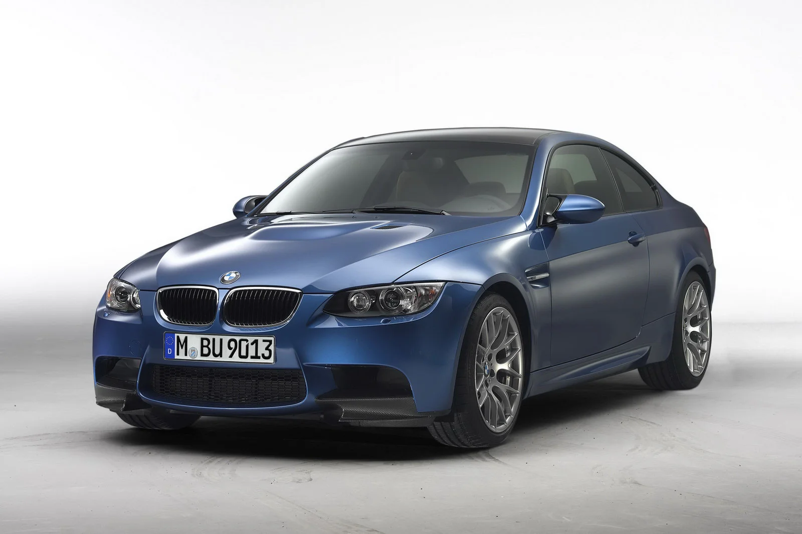 2011-BMW-M3-3.jpg