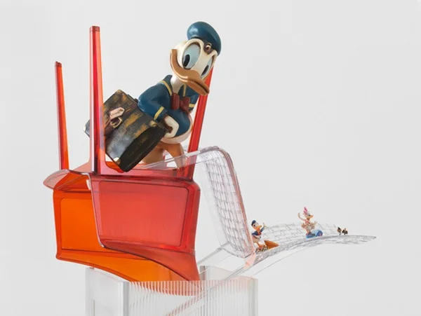 Stedelijk Museum. Isa Genzken: "MACH DICH HÜBSCH