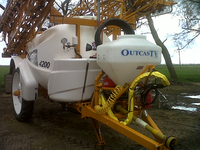 Knight sprayer + outcast.jpg