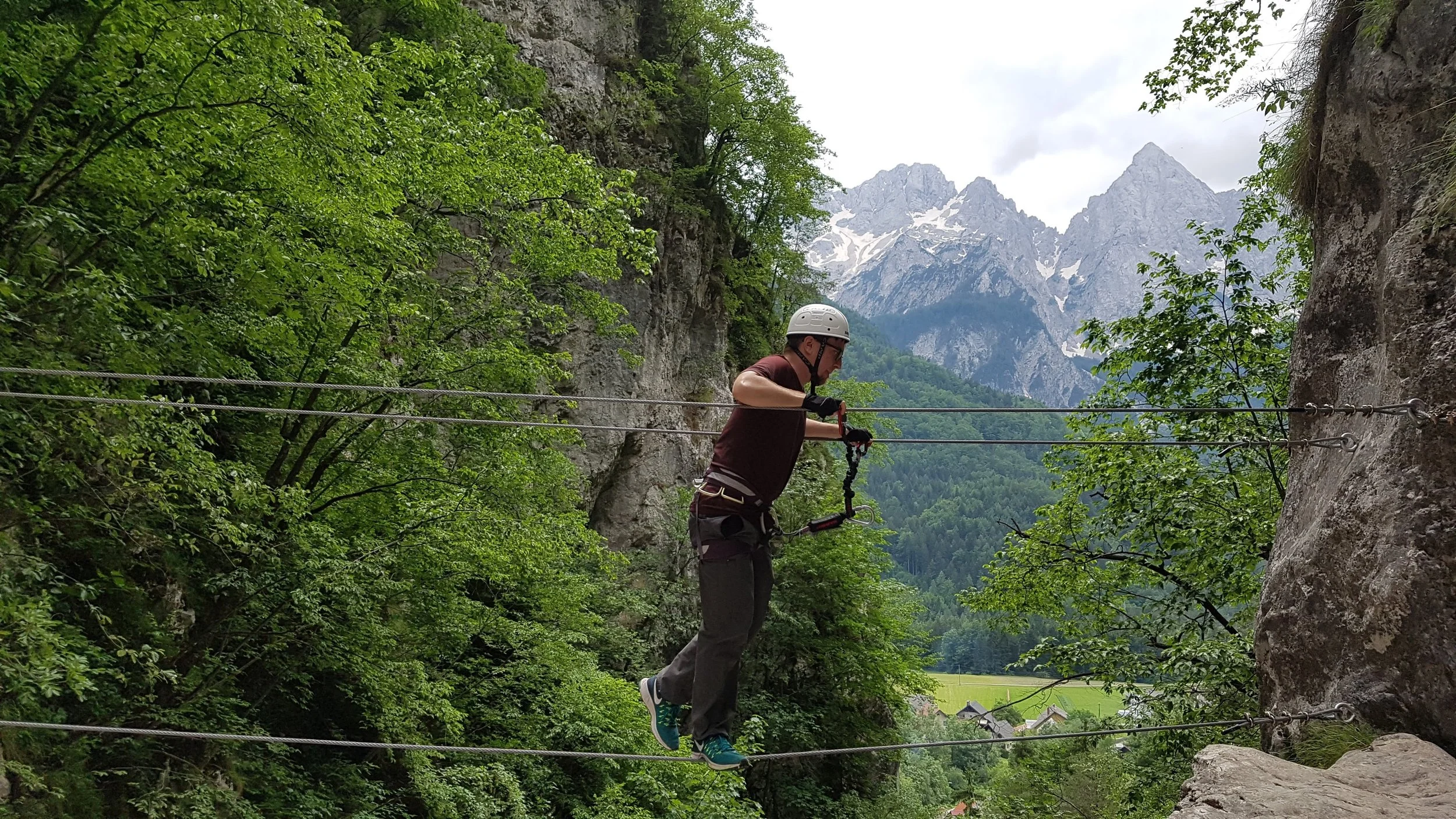 On the wire bridge