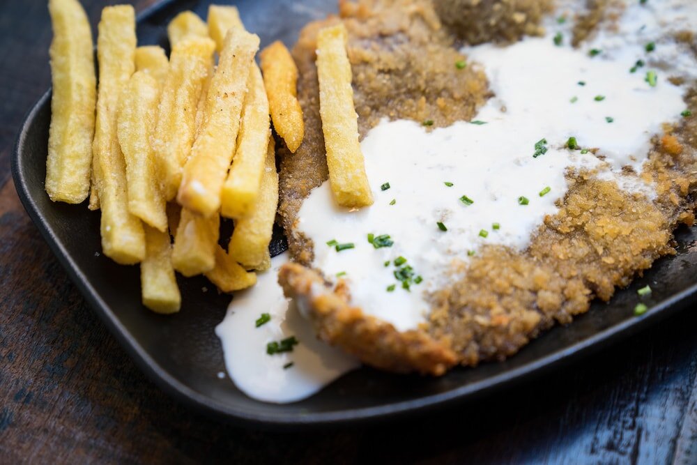 Vaca - Escalope de ternera con salsa picón y patatas fritas (1)-min.jpg